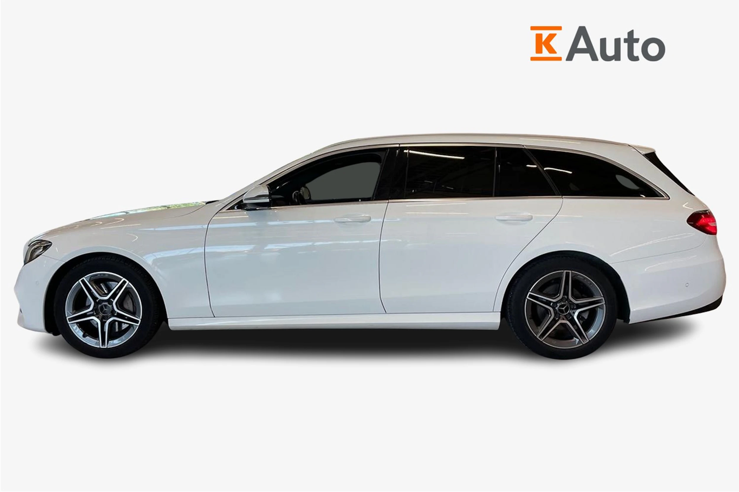 valkoinen Mercedes-Benz E 2017 kuva 5.