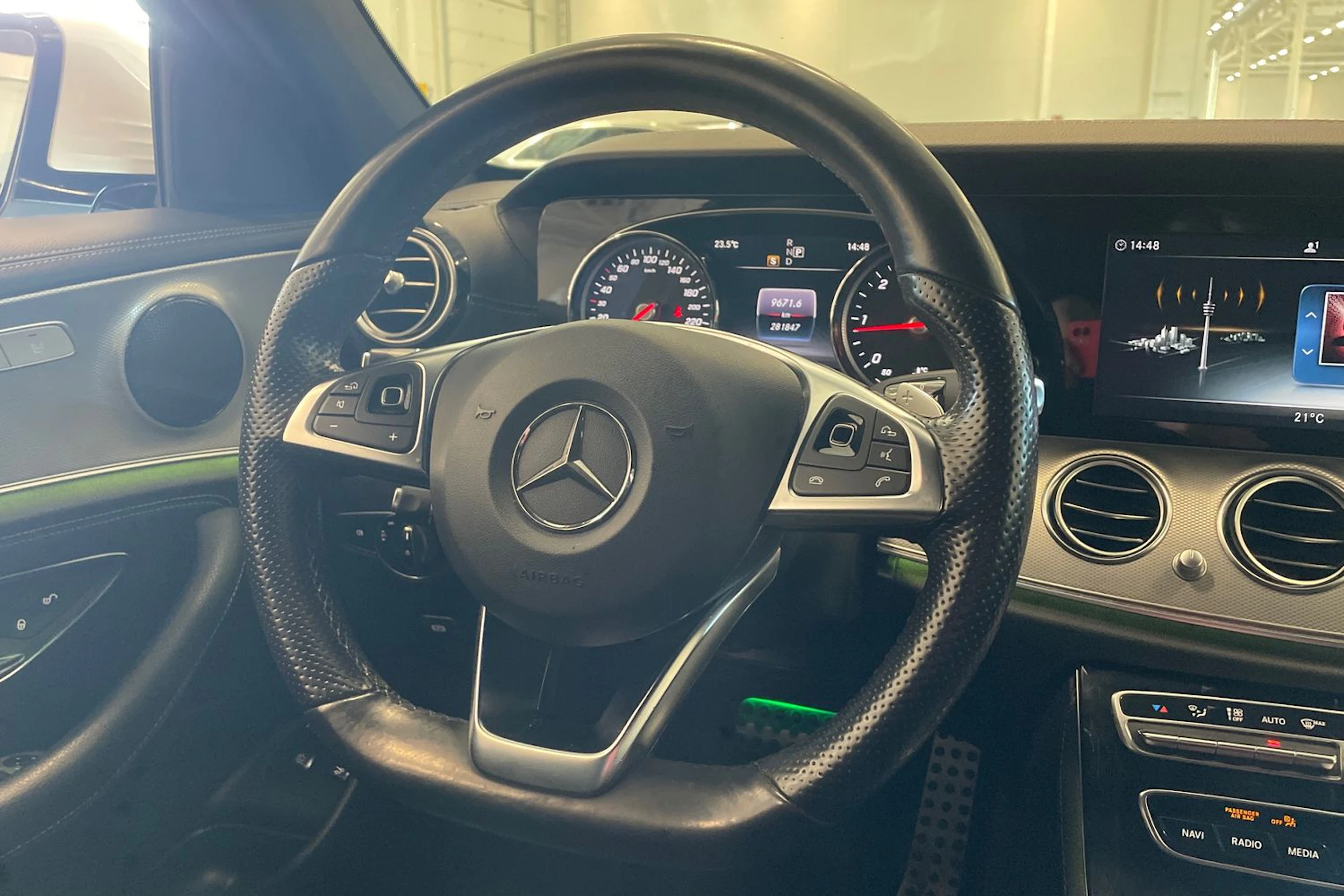 valkoinen Mercedes-Benz E 2017 kuva 11.
