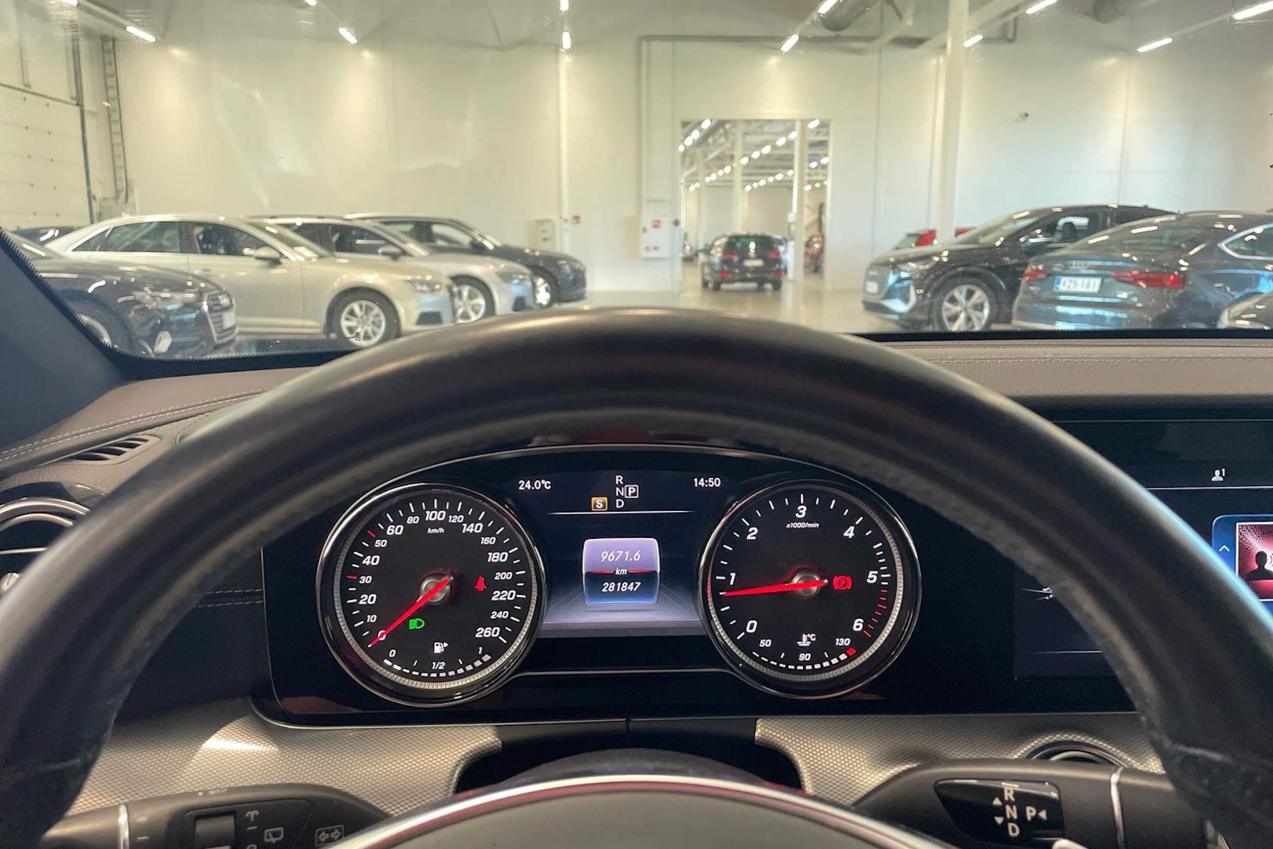 valkoinen Mercedes-Benz E 2017 kuva 12.