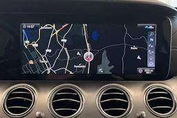valkoinen Mercedes-Benz E 2017 kuva 19.