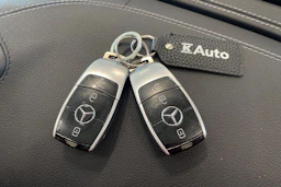 valkoinen Mercedes-Benz E 2017 kuva 30.