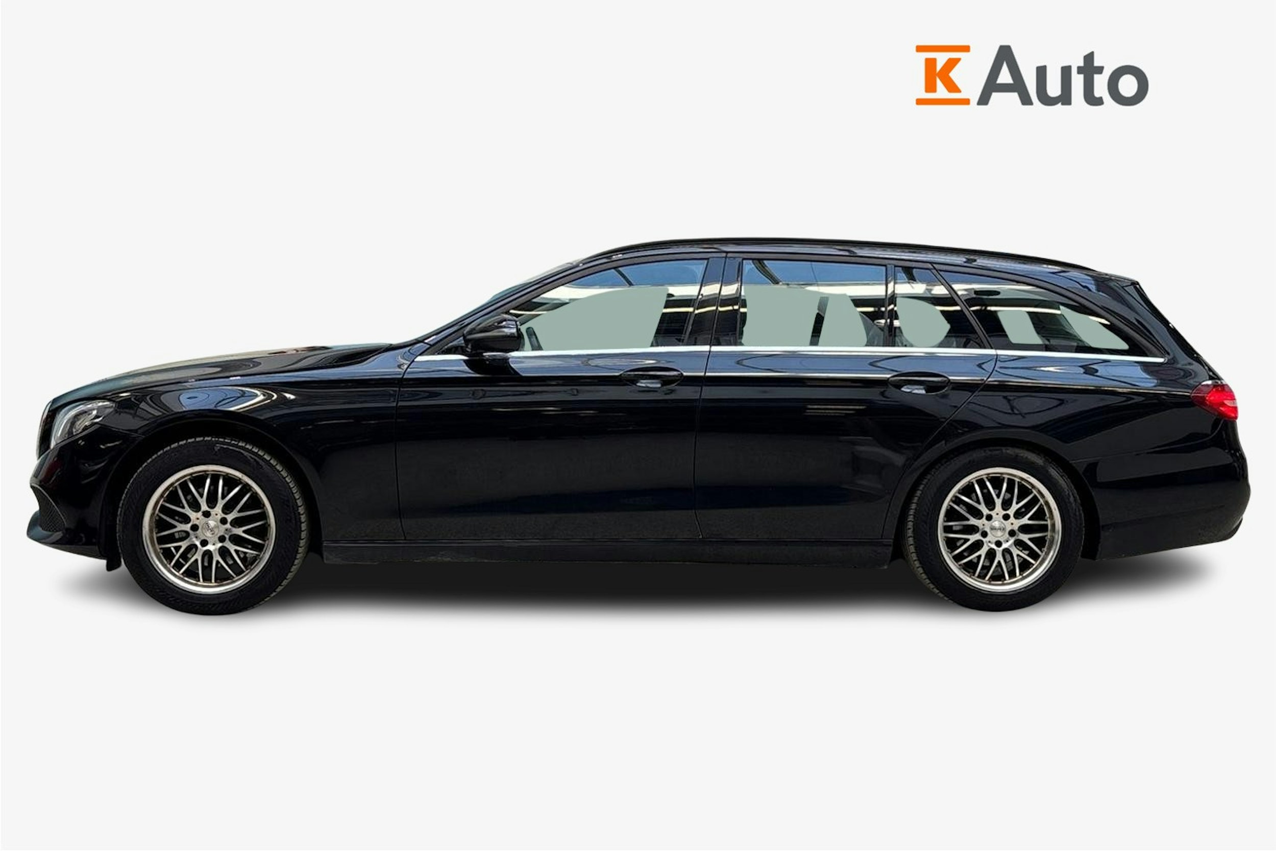 musta Mercedes-Benz E 2018 kuva 6.