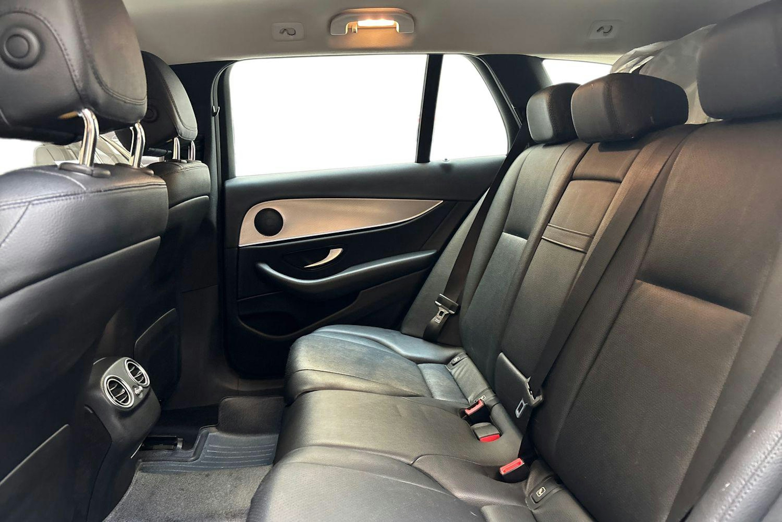 musta Mercedes-Benz E 2018 kuva 10.