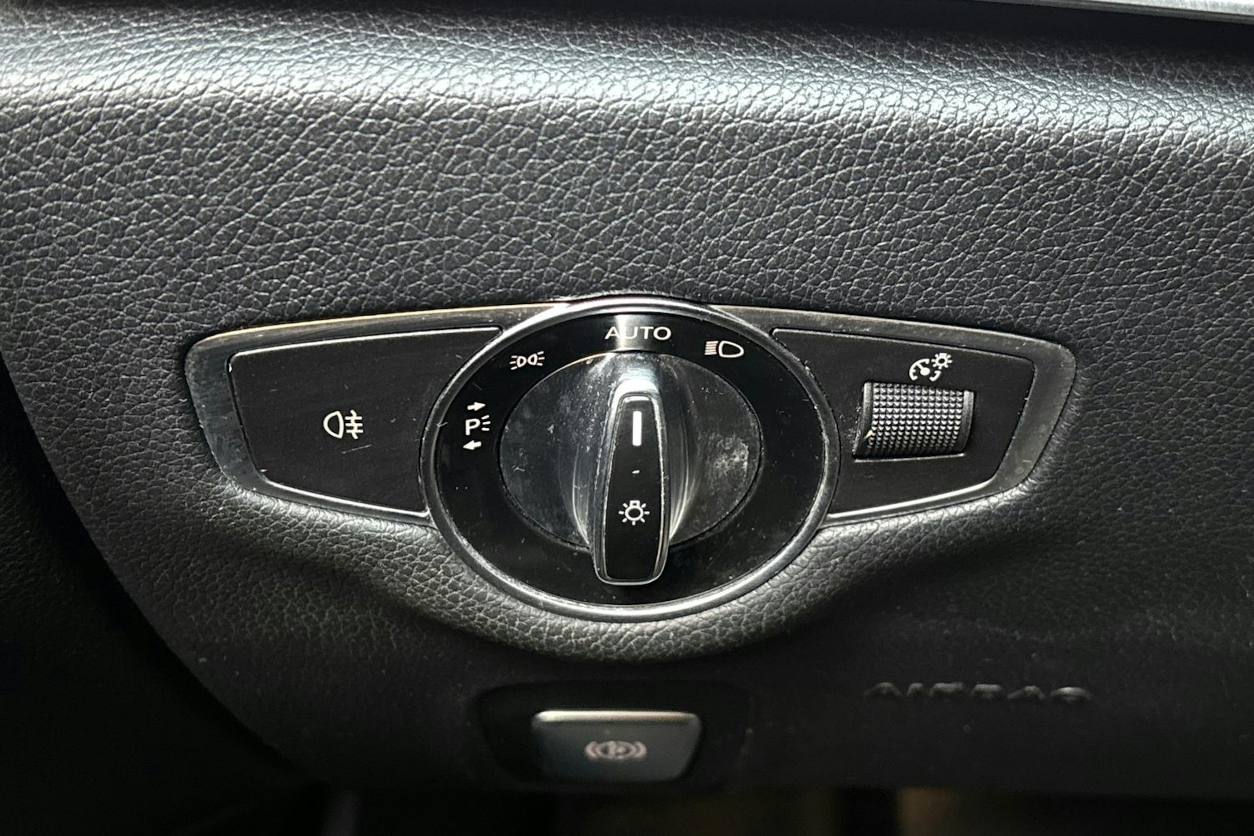 musta Mercedes-Benz E 2018 kuva 18.