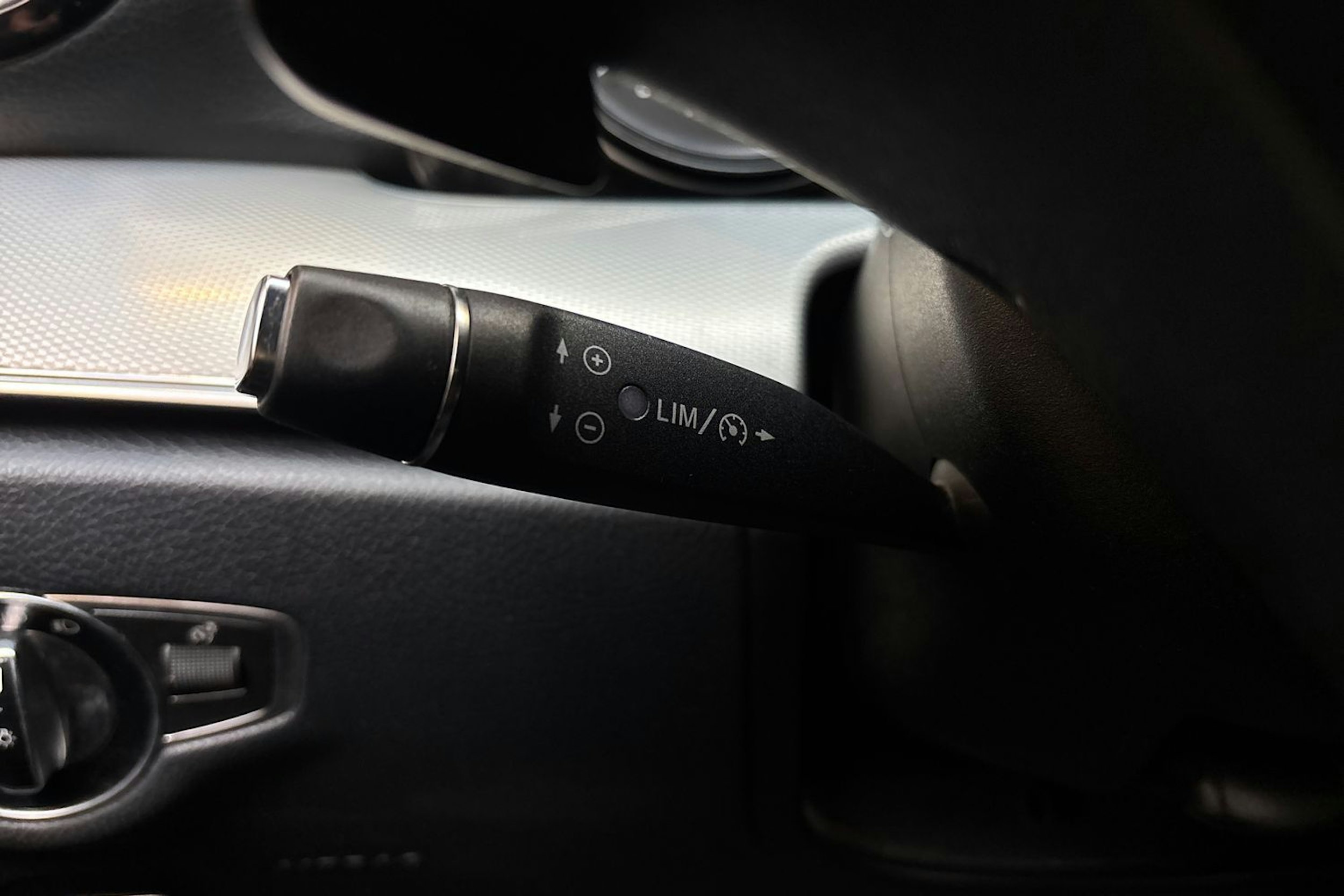 musta Mercedes-Benz E 2018 kuva 20.