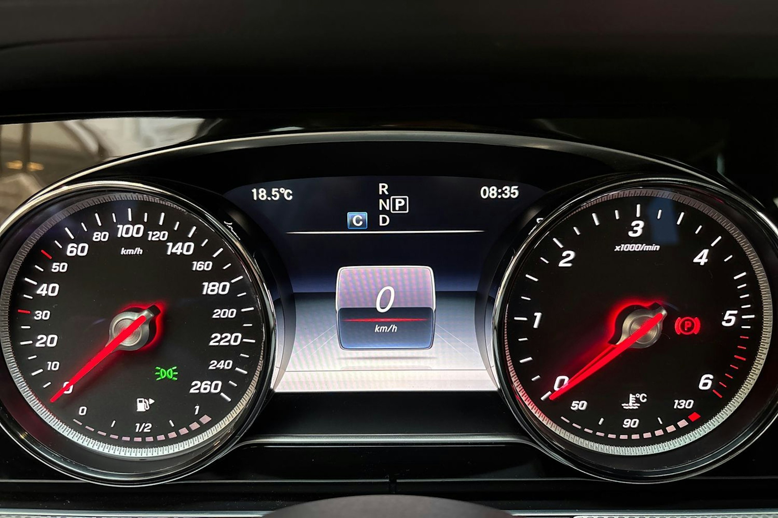 musta Mercedes-Benz E 2018 kuva 21.