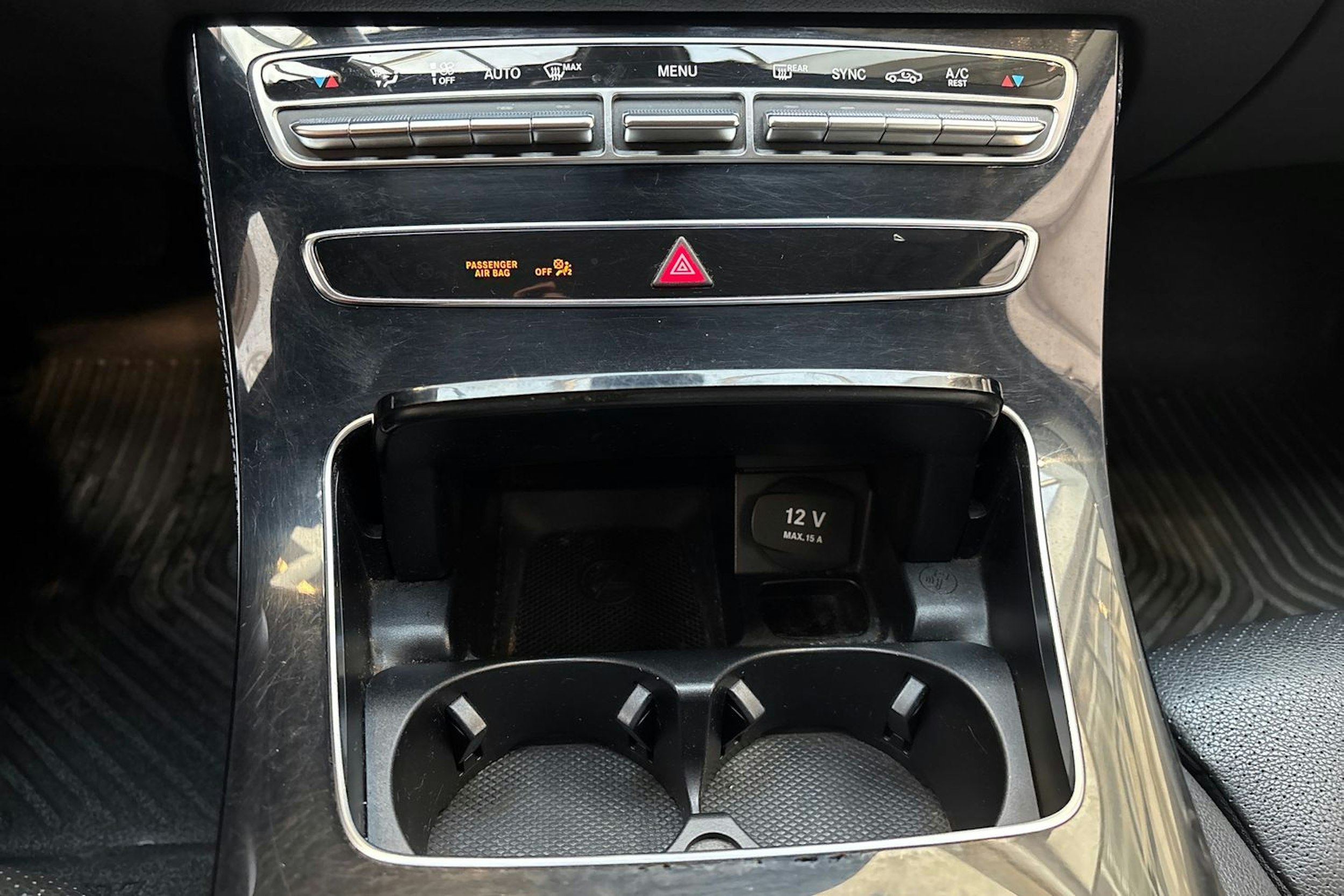 musta Mercedes-Benz E 2018 kuva 24.