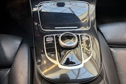 musta Mercedes-Benz E 2018 kuva 25.
