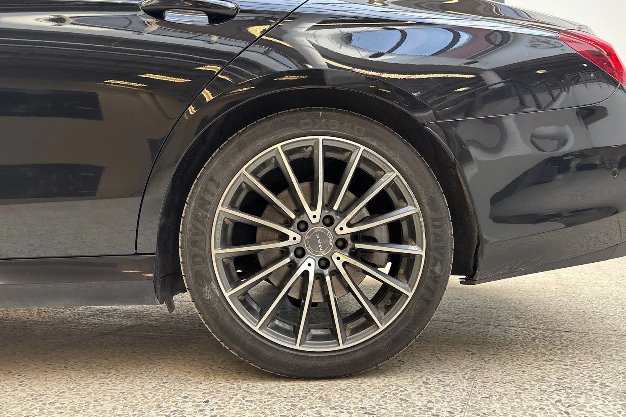 musta Mercedes-Benz E 2018 kuva 10.