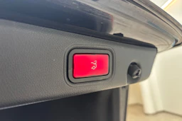 musta Mercedes-Benz E 2018 kuva 14.