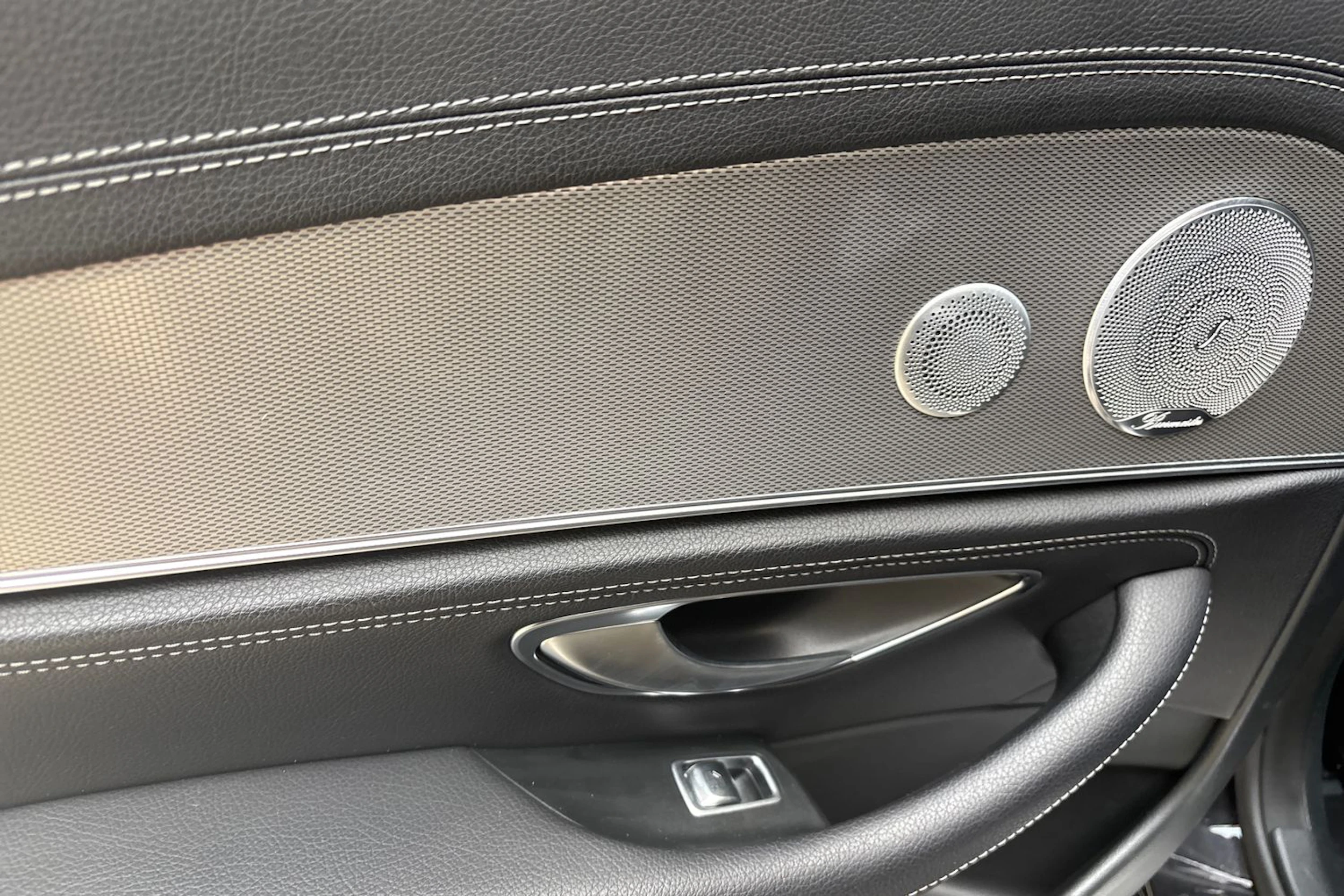 musta Mercedes-Benz E 2018 kuva 15.