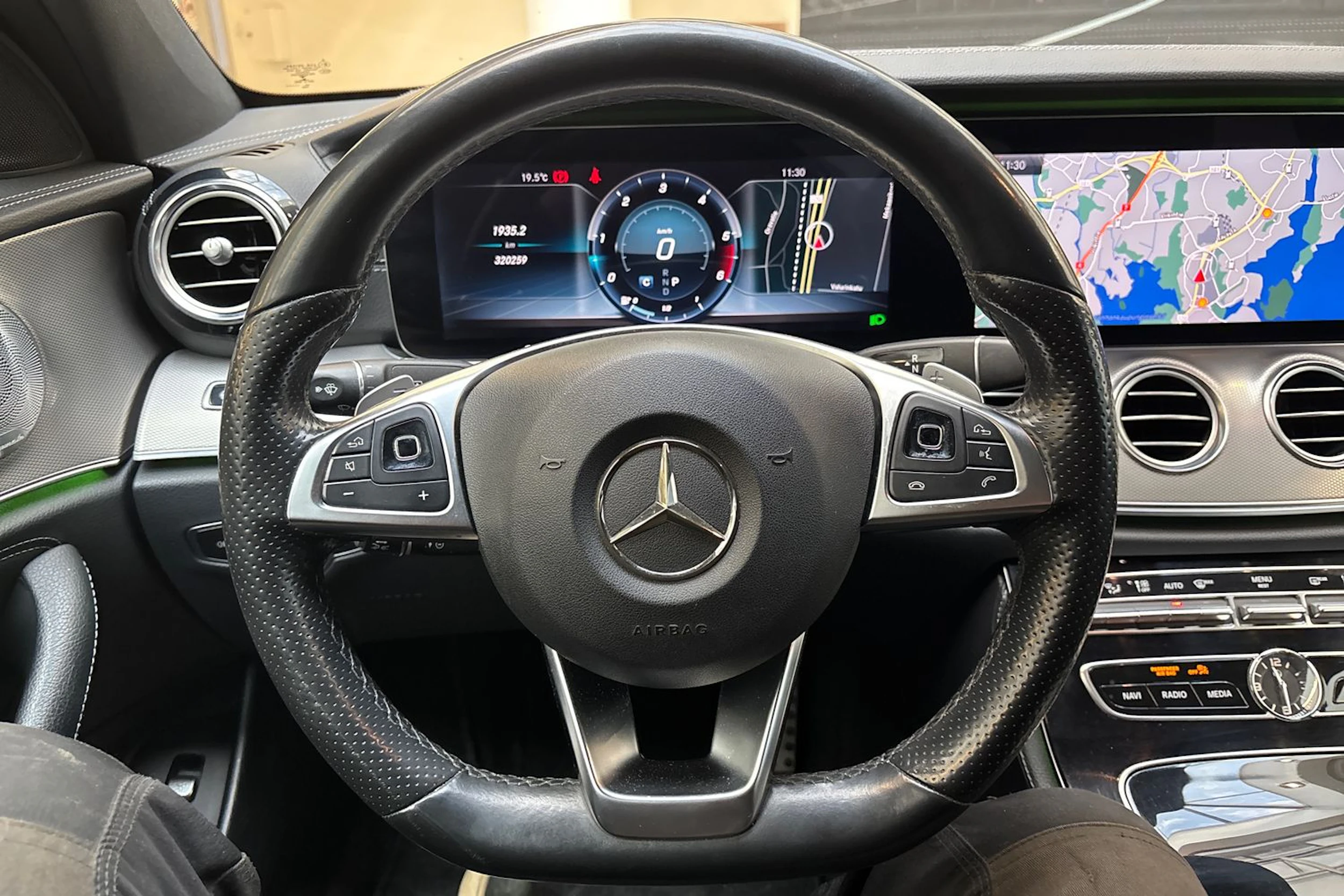 musta Mercedes-Benz E 2018 kuva 21.