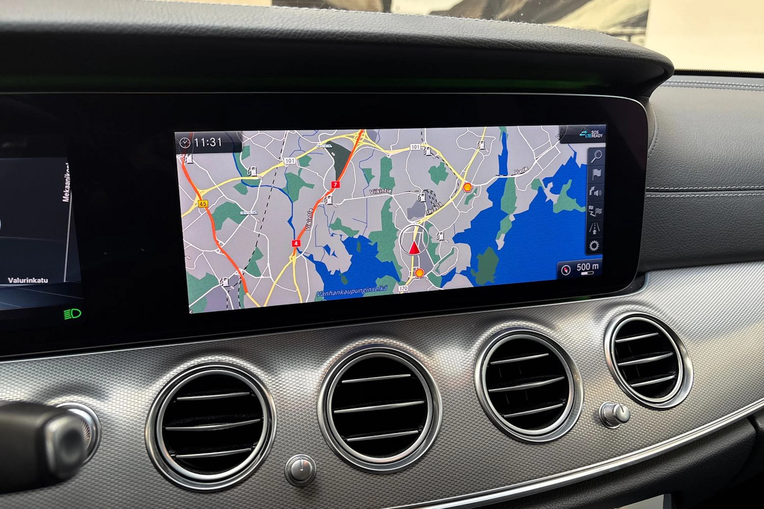 musta Mercedes-Benz E 2018 kuva 23.