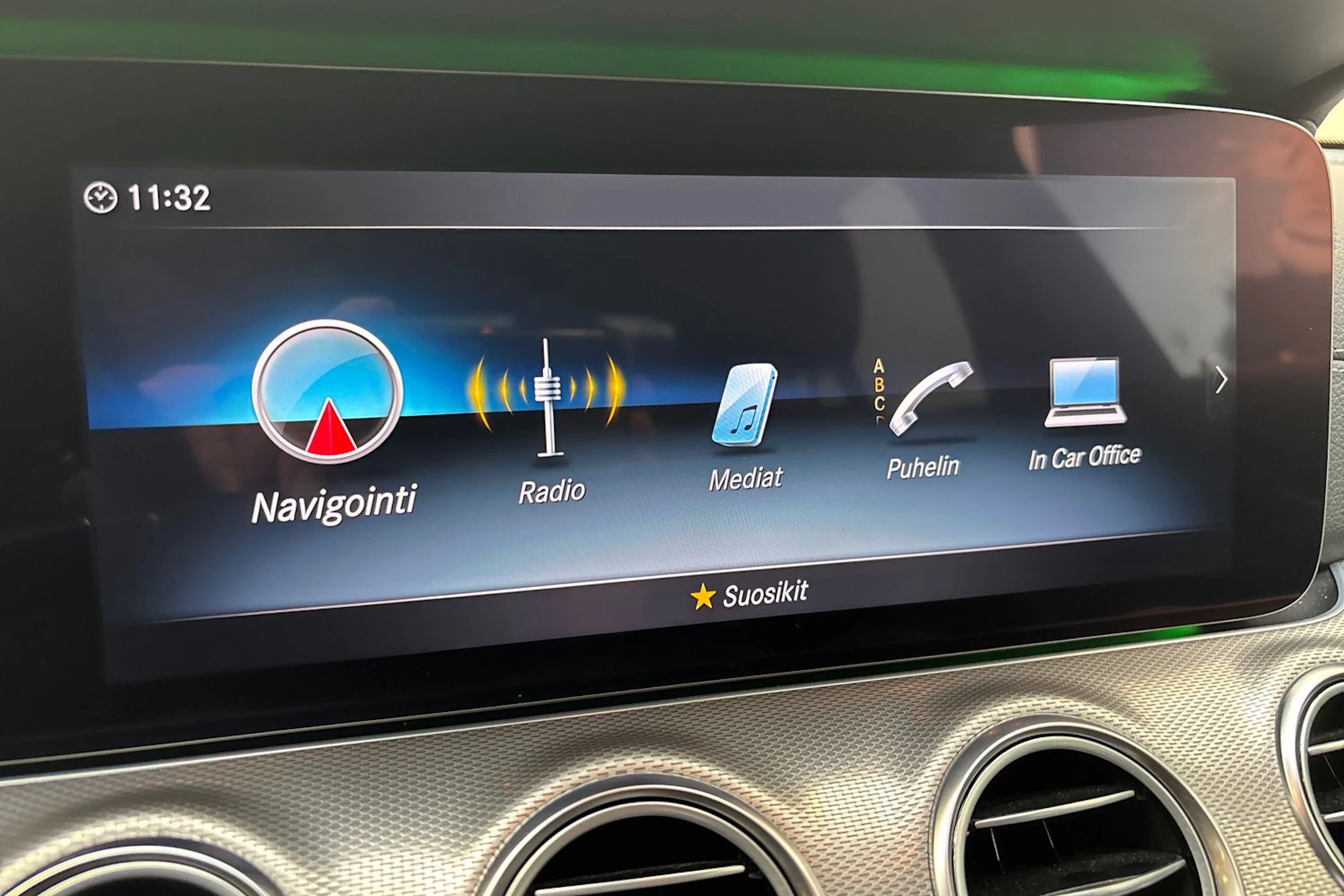 musta Mercedes-Benz E 2018 kuva 27.