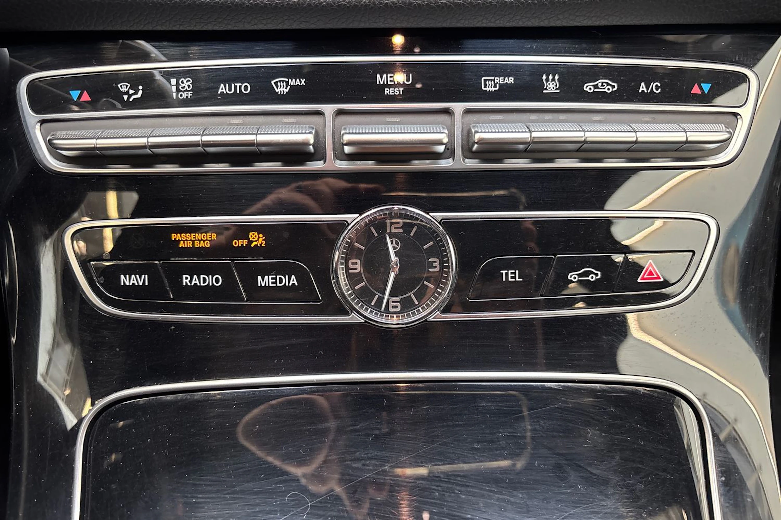 musta Mercedes-Benz E 2018 kuva 29.