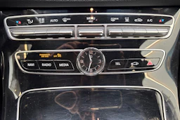 musta Mercedes-Benz E 2018 kuva 29.