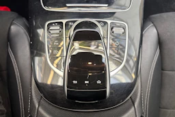 musta Mercedes-Benz E 2018 kuva 30.