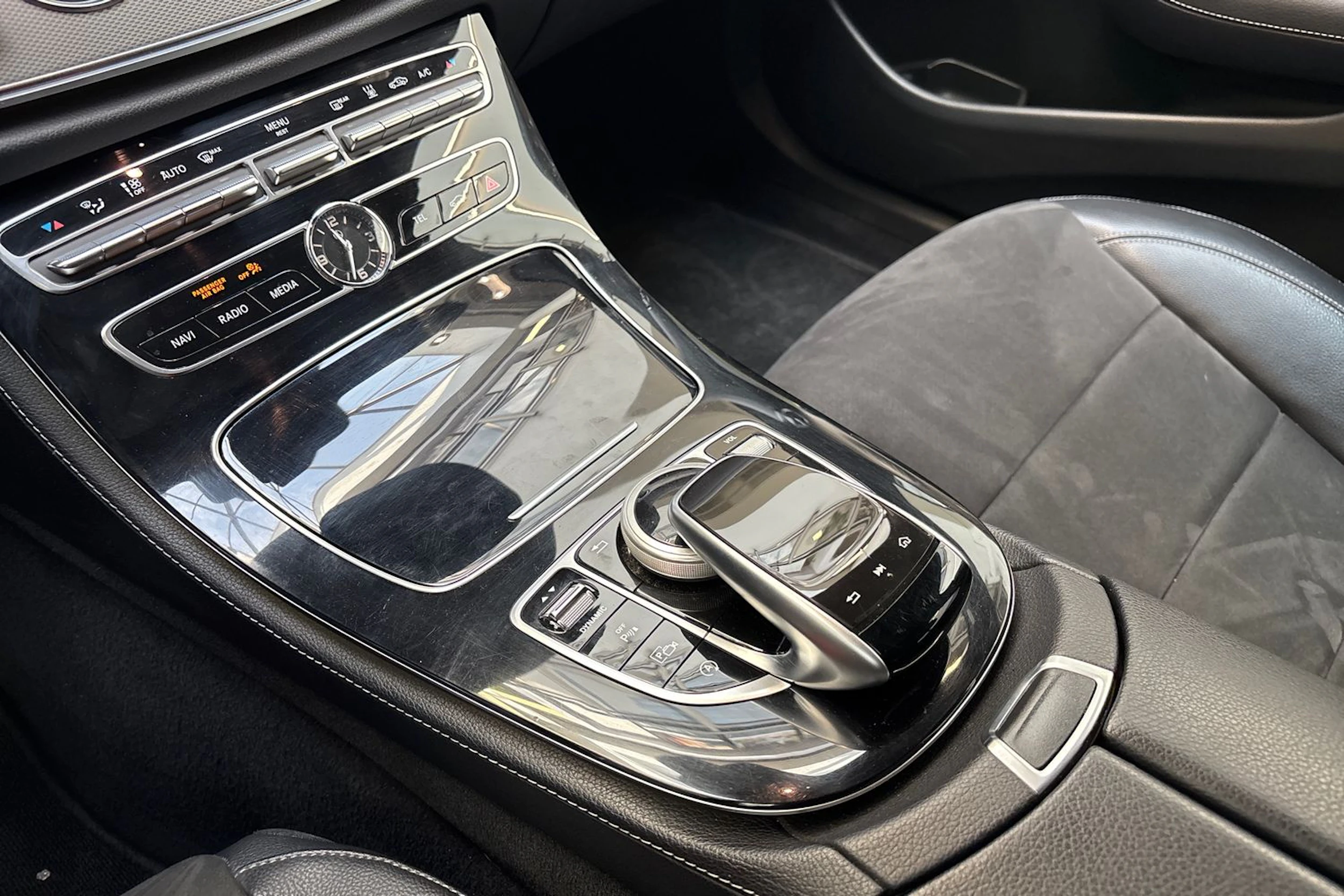 musta Mercedes-Benz E 2018 kuva 31.