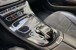 musta Mercedes-Benz E 2018 kuva 31.