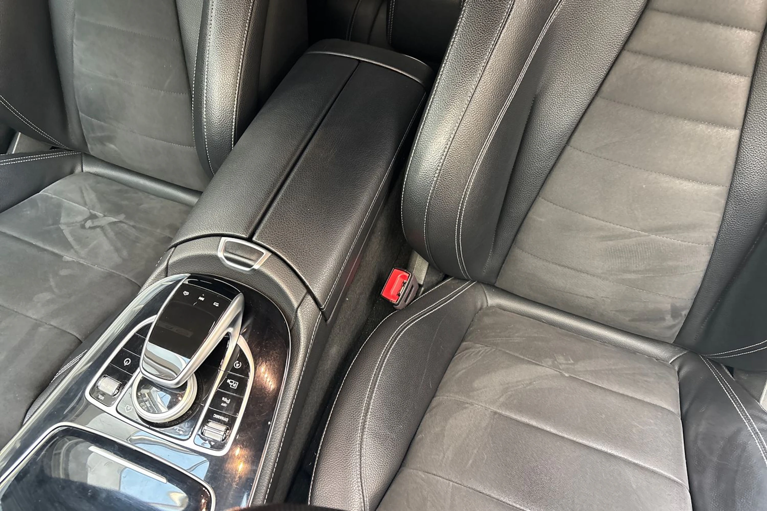 musta Mercedes-Benz E 2018 kuva 32.