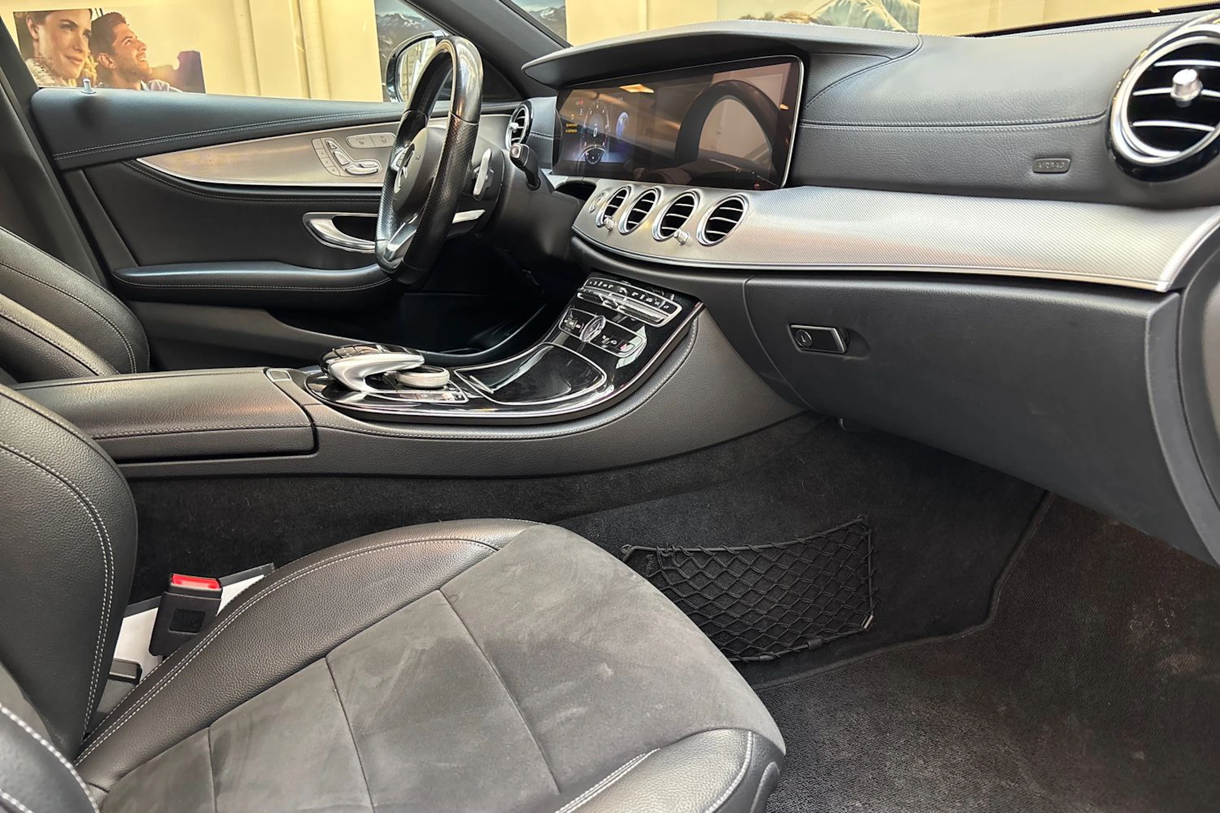 musta Mercedes-Benz E 2018 kuva 33.