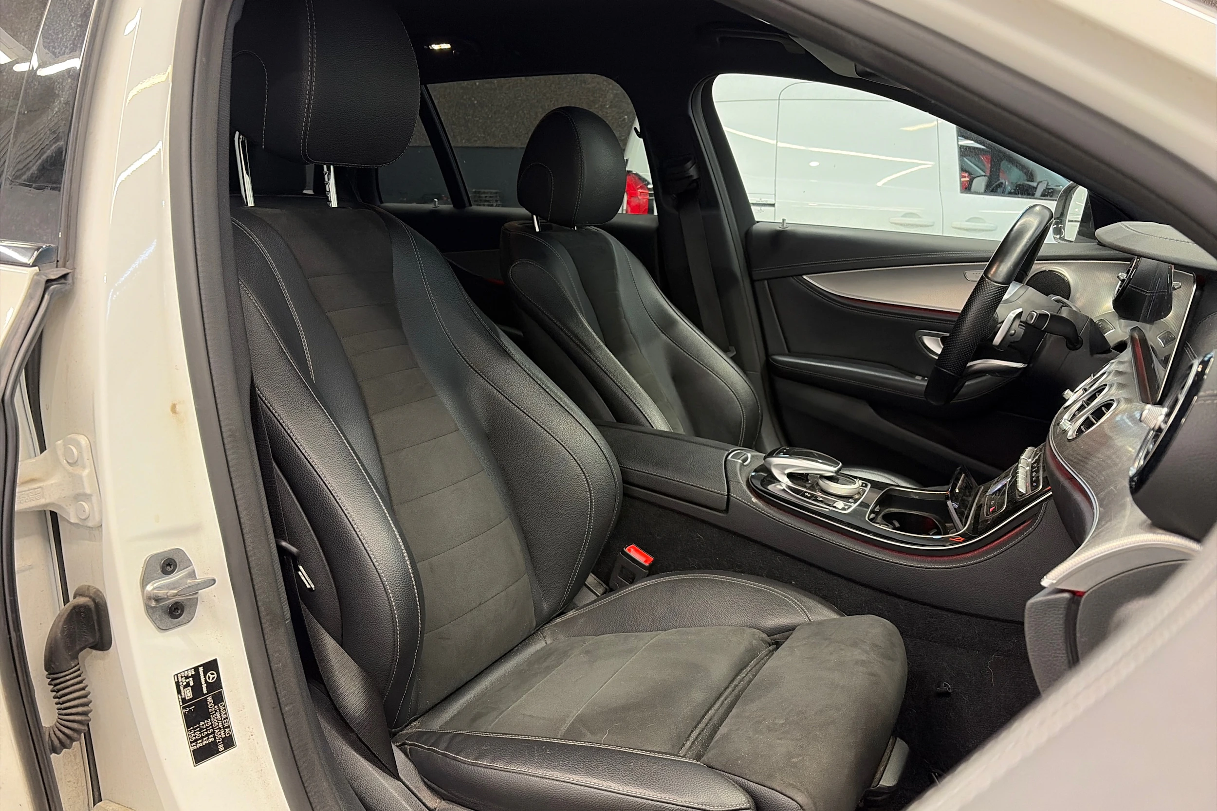 valkoinen Mercedes-Benz E 2018 kuva 6.
