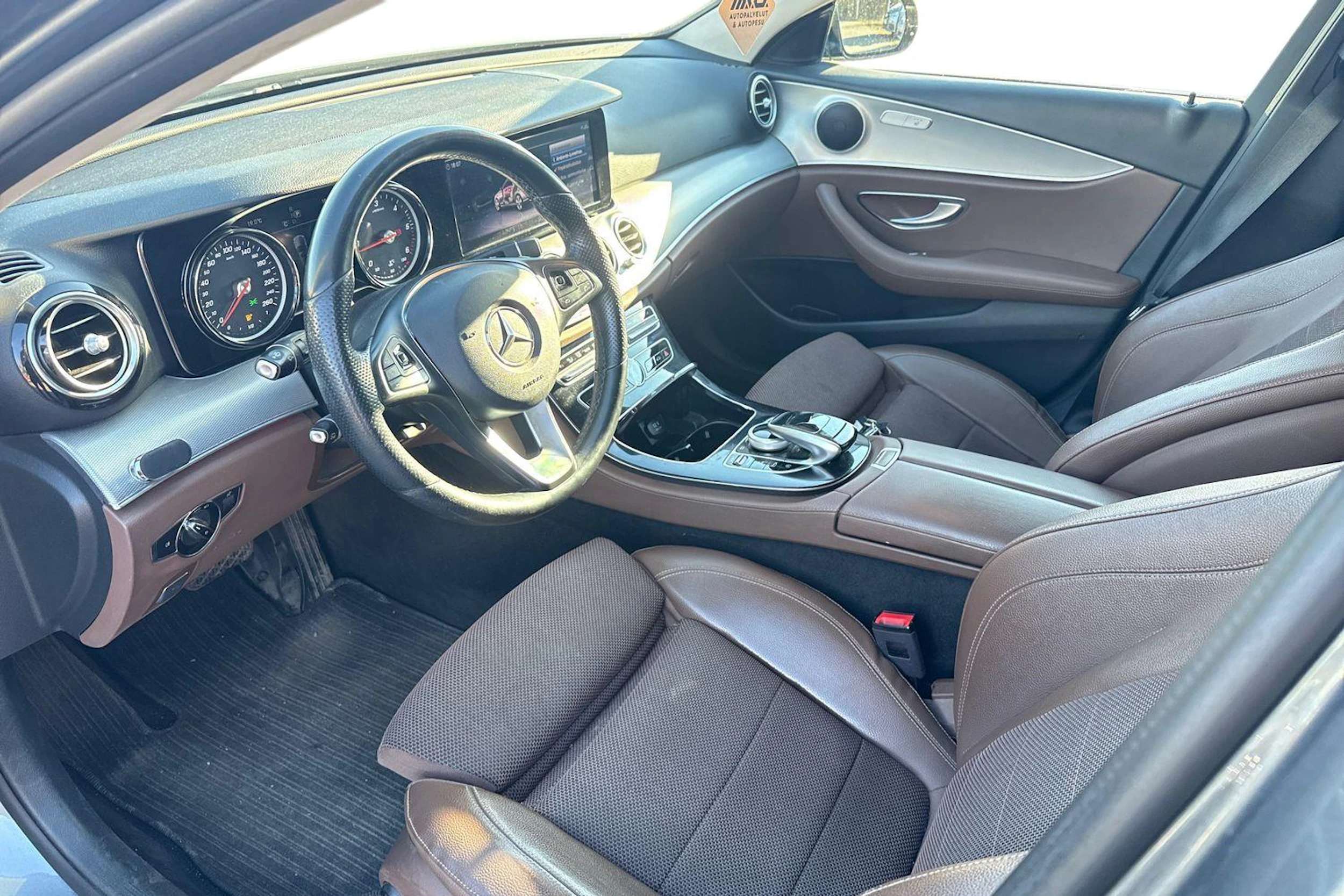 harmaa Mercedes-Benz E 2018 kuva 3.