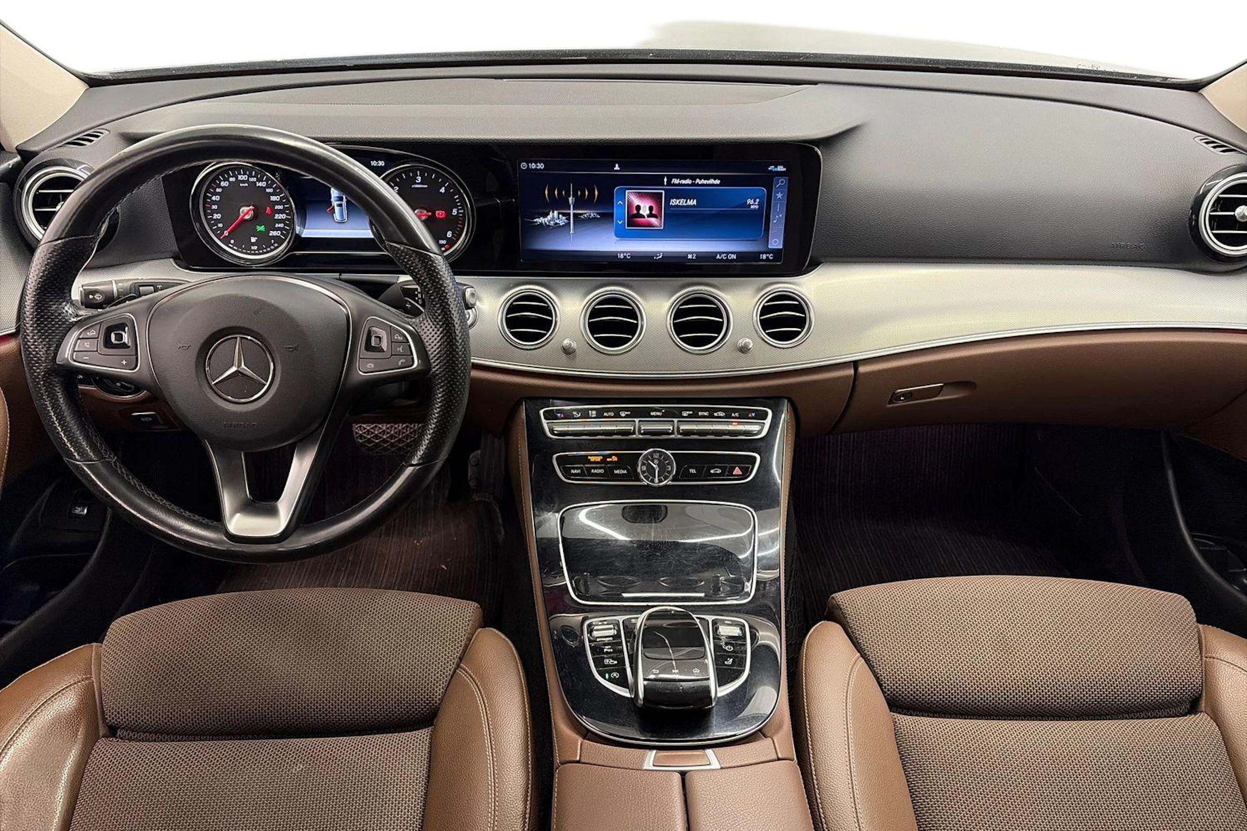 harmaa Mercedes-Benz E 2018 kuva 7.