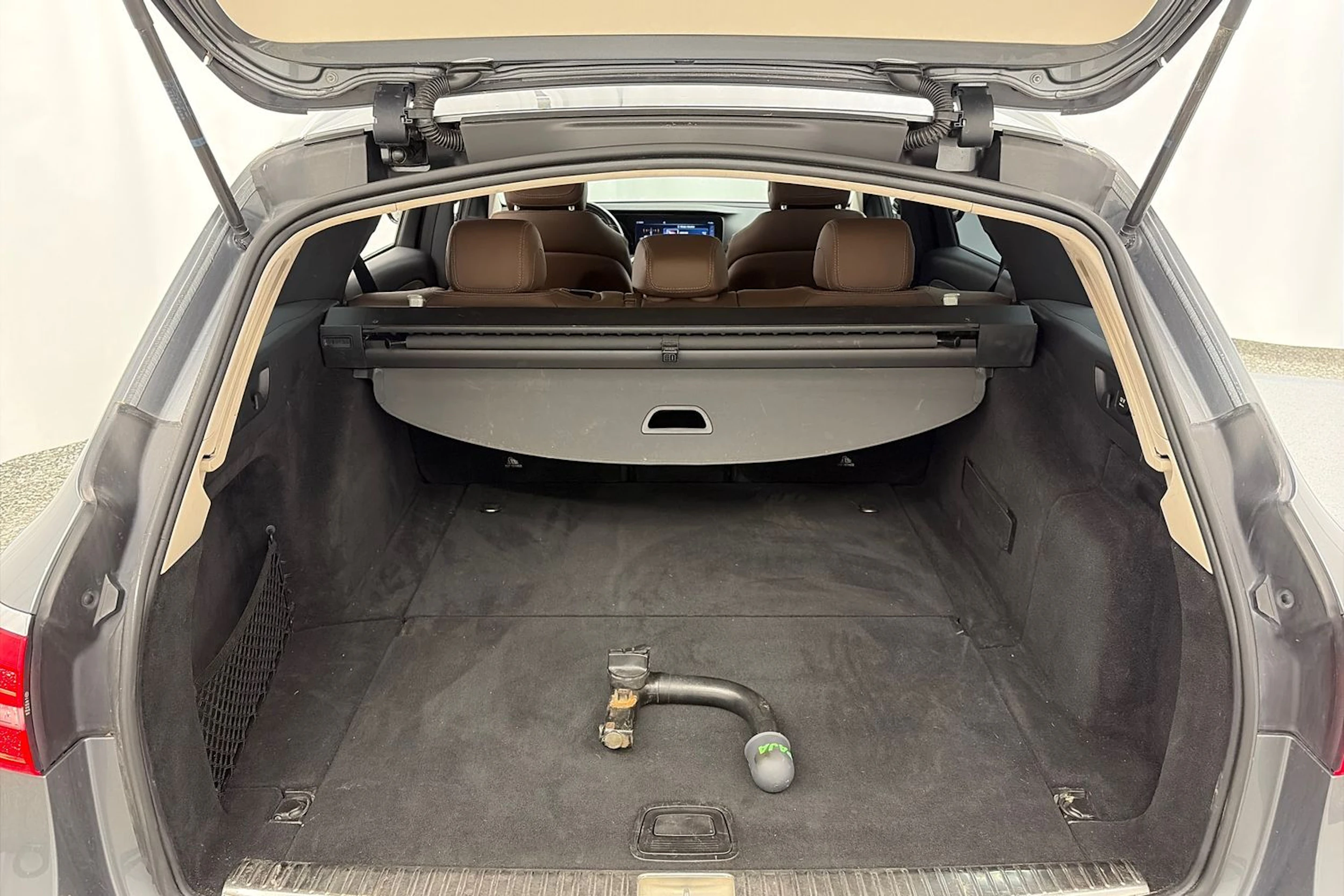 harmaa Mercedes-Benz E 2018 kuva 11.