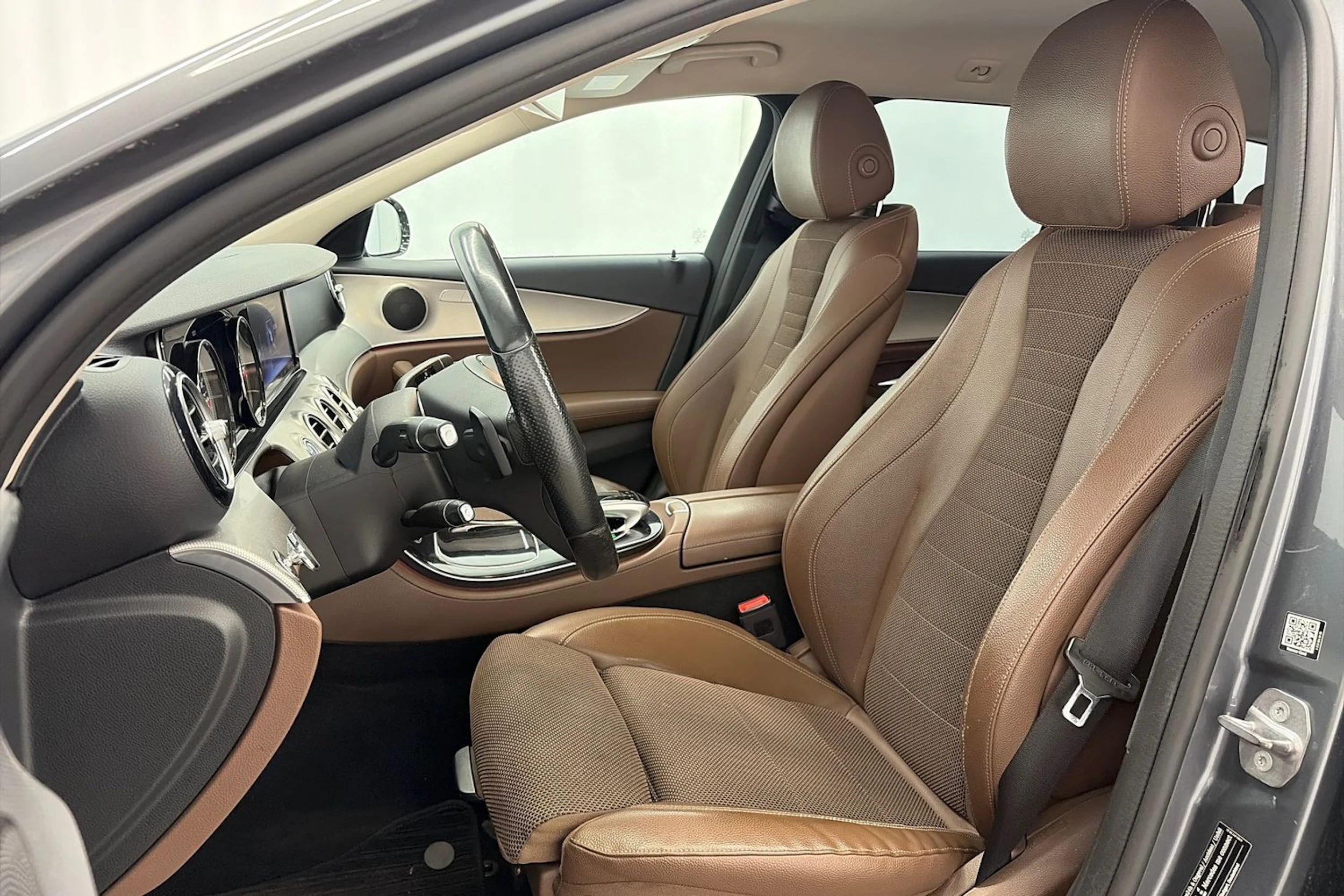 harmaa Mercedes-Benz E 2018 kuva 13.