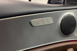 harmaa Mercedes-Benz E 2018 kuva 27.