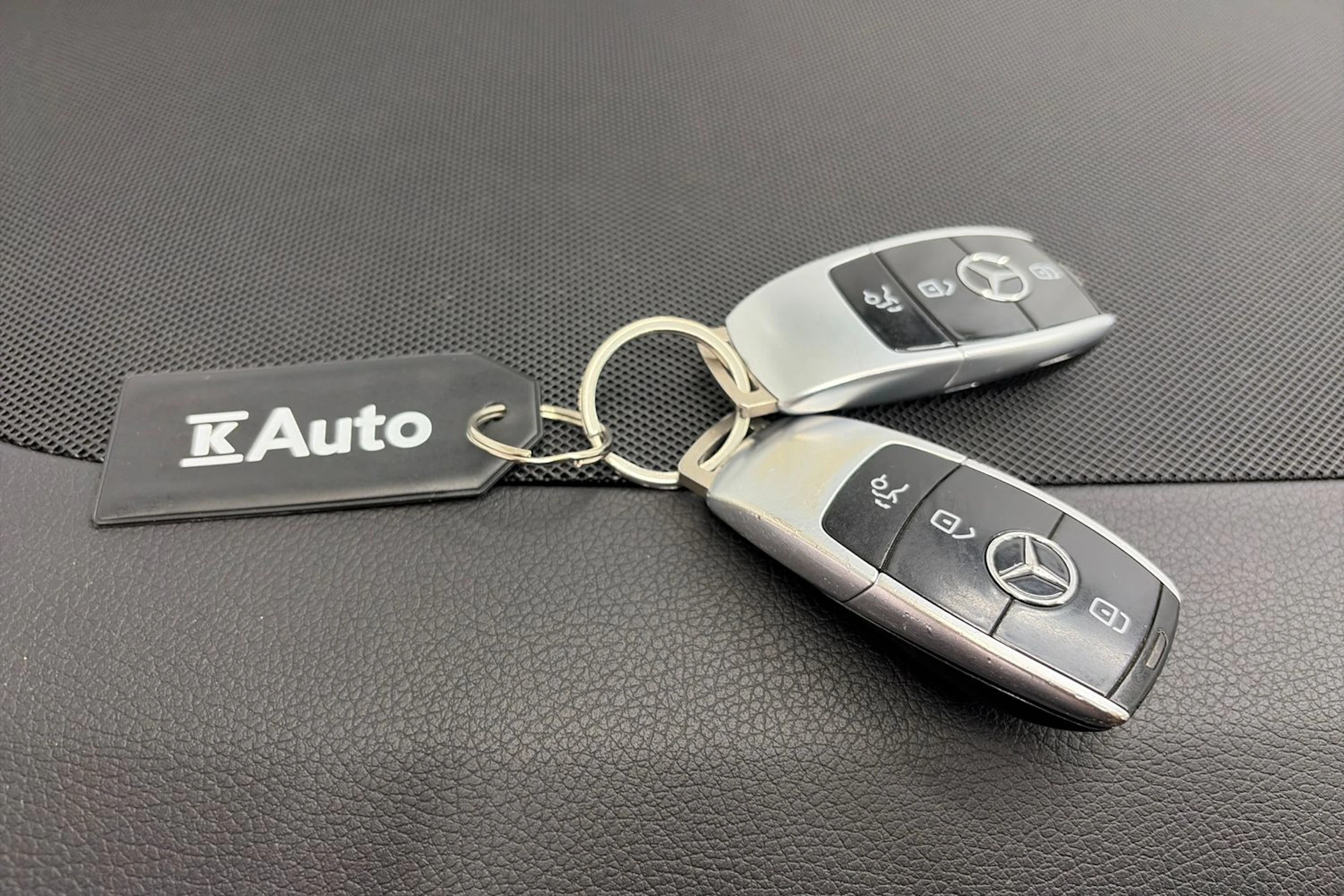 harmaa Mercedes-Benz E 2018 kuva 29.