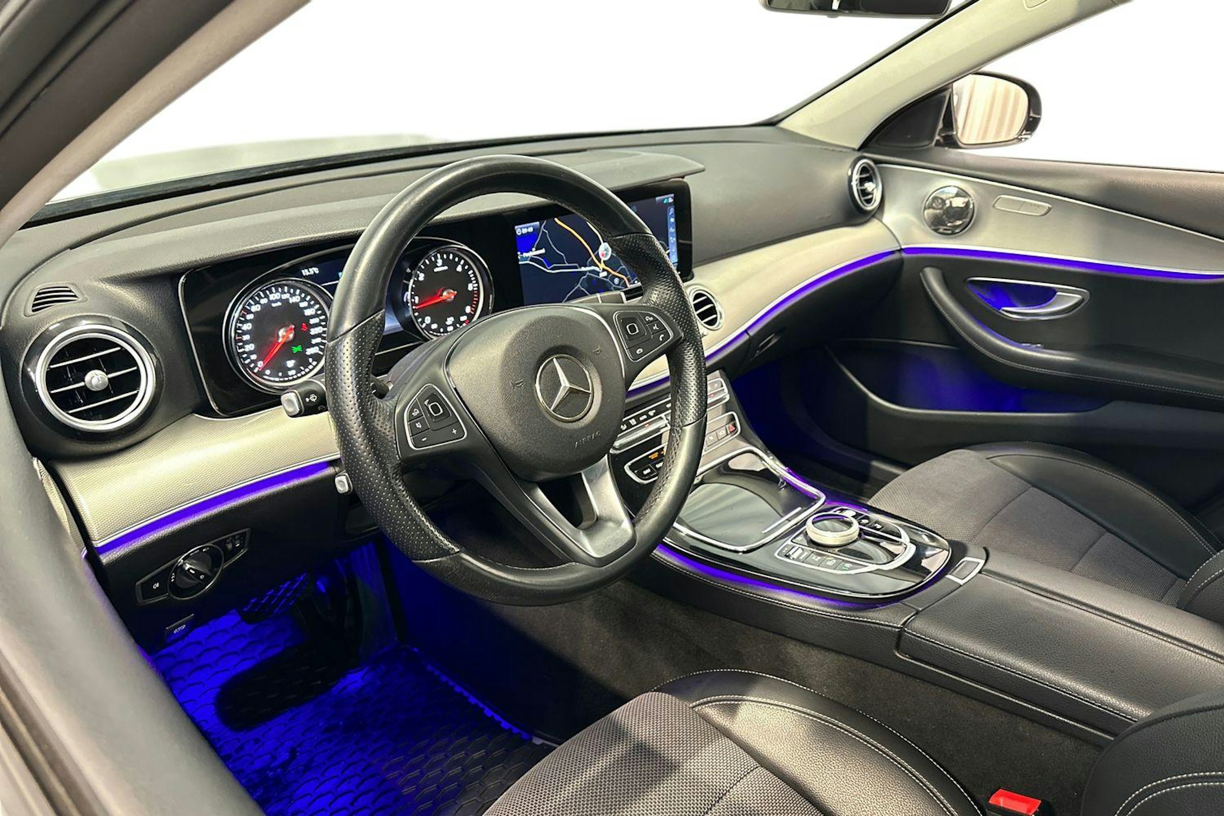 harmaa Mercedes-Benz E 2018 kuva 7.