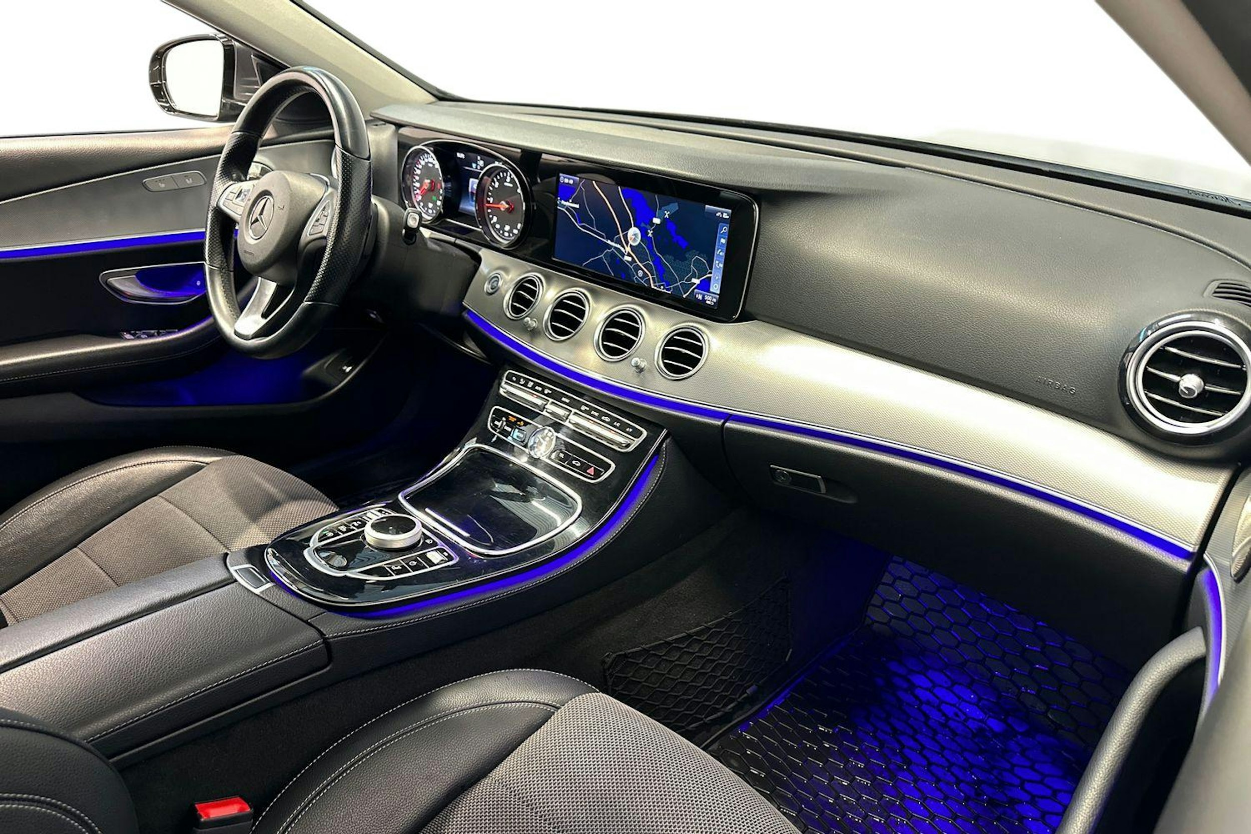 harmaa Mercedes-Benz E 2018 kuva 9.