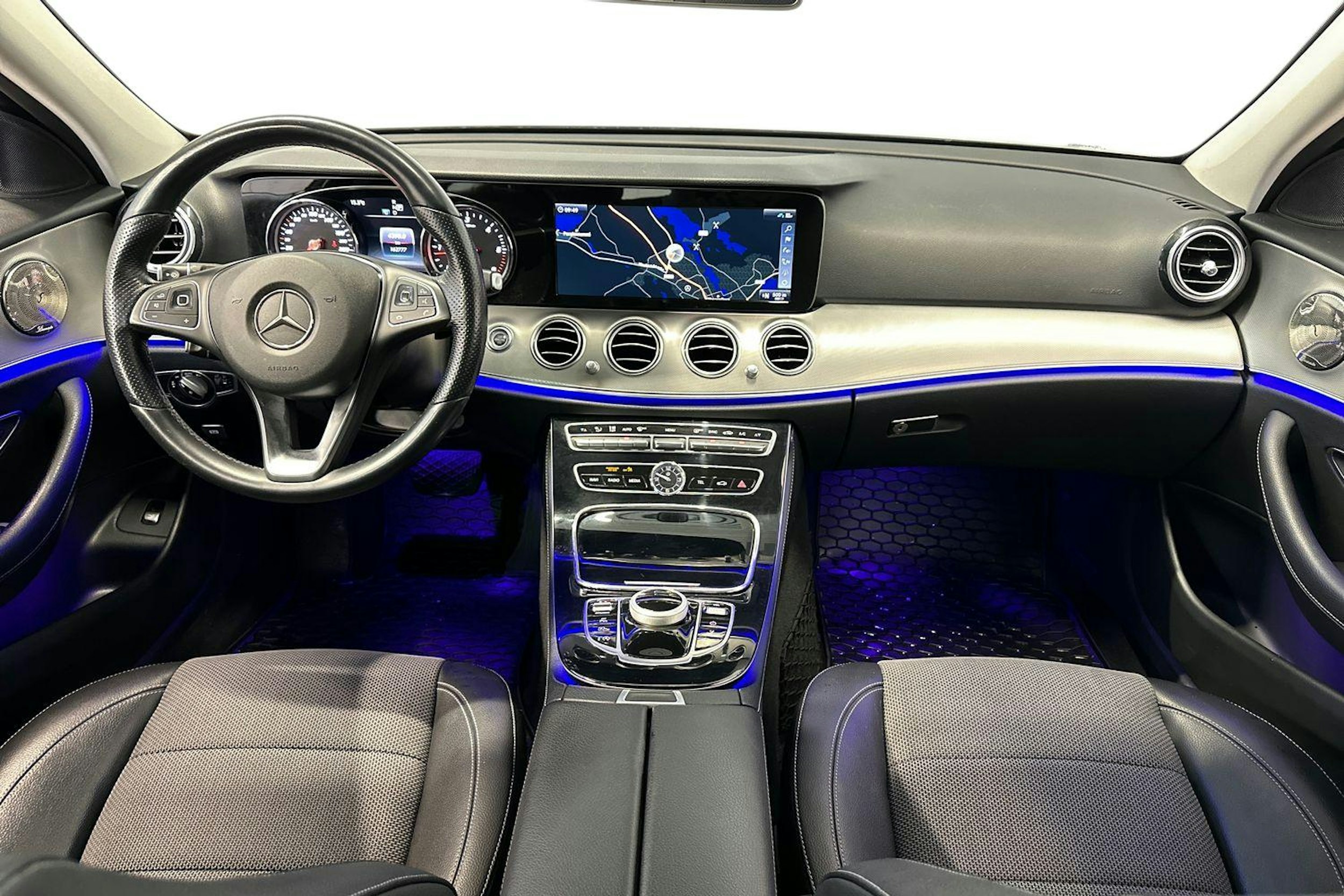 harmaa Mercedes-Benz E 2018 kuva 10.