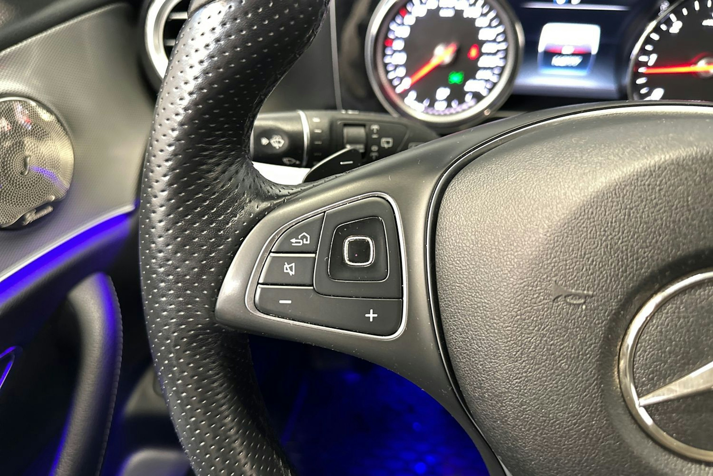 harmaa Mercedes-Benz E 2018 kuva 14.