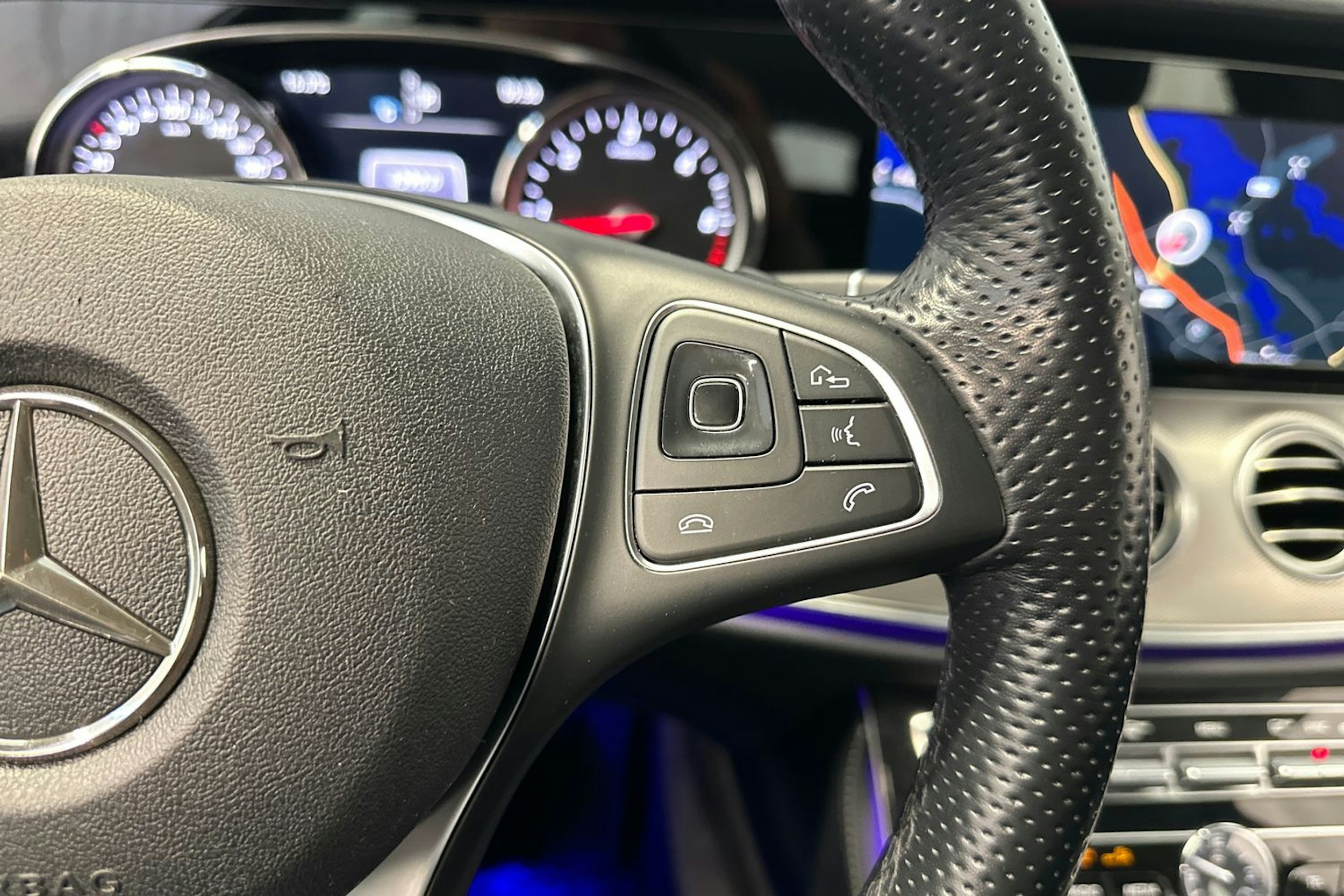 harmaa Mercedes-Benz E 2018 kuva 15.