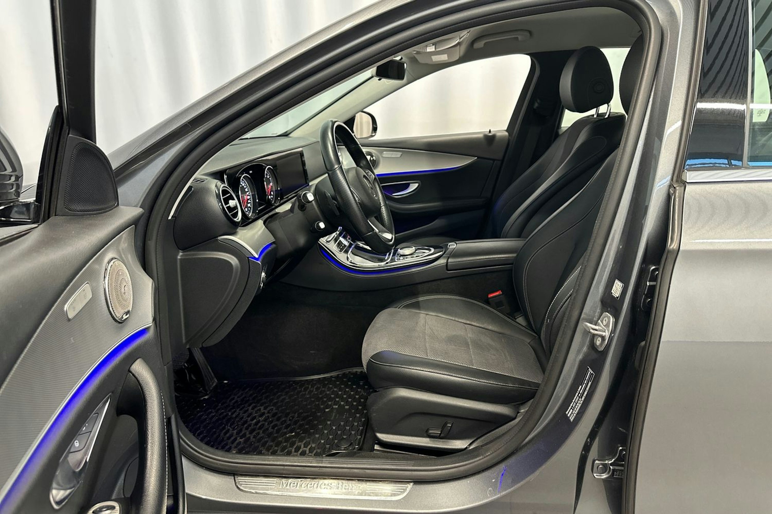 harmaa Mercedes-Benz E 2018 kuva 20.