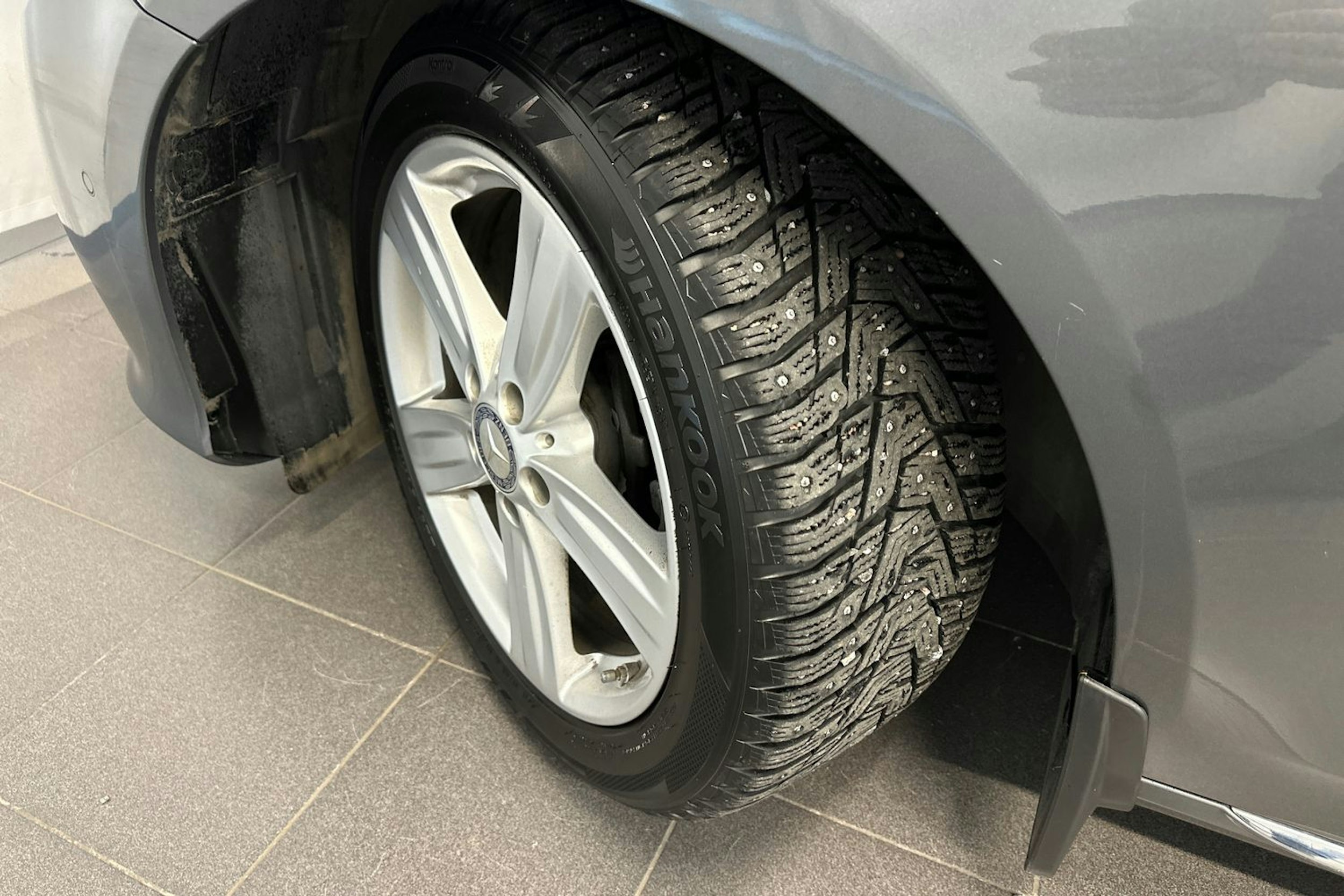 harmaa Mercedes-Benz E 2018 kuva 25.