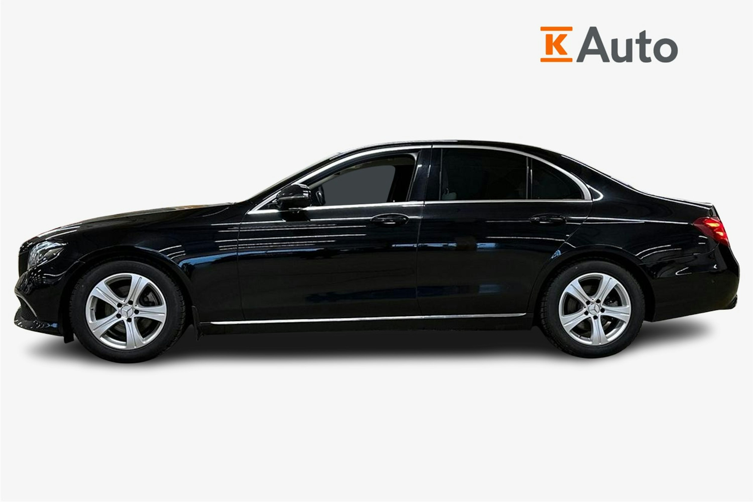 musta Mercedes-Benz E 2018 kuva 6.