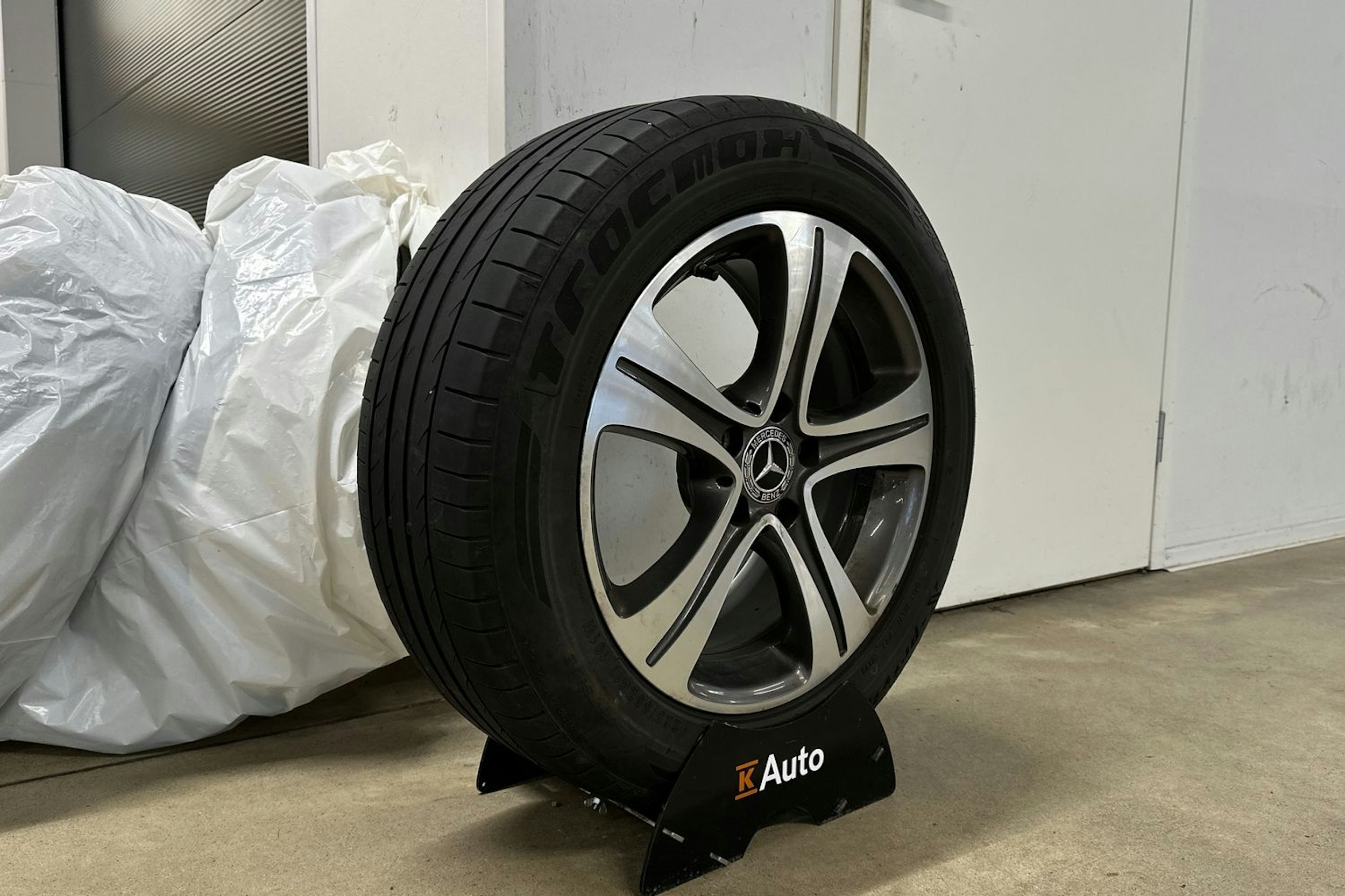 musta Mercedes-Benz E 2018 kuva 13.