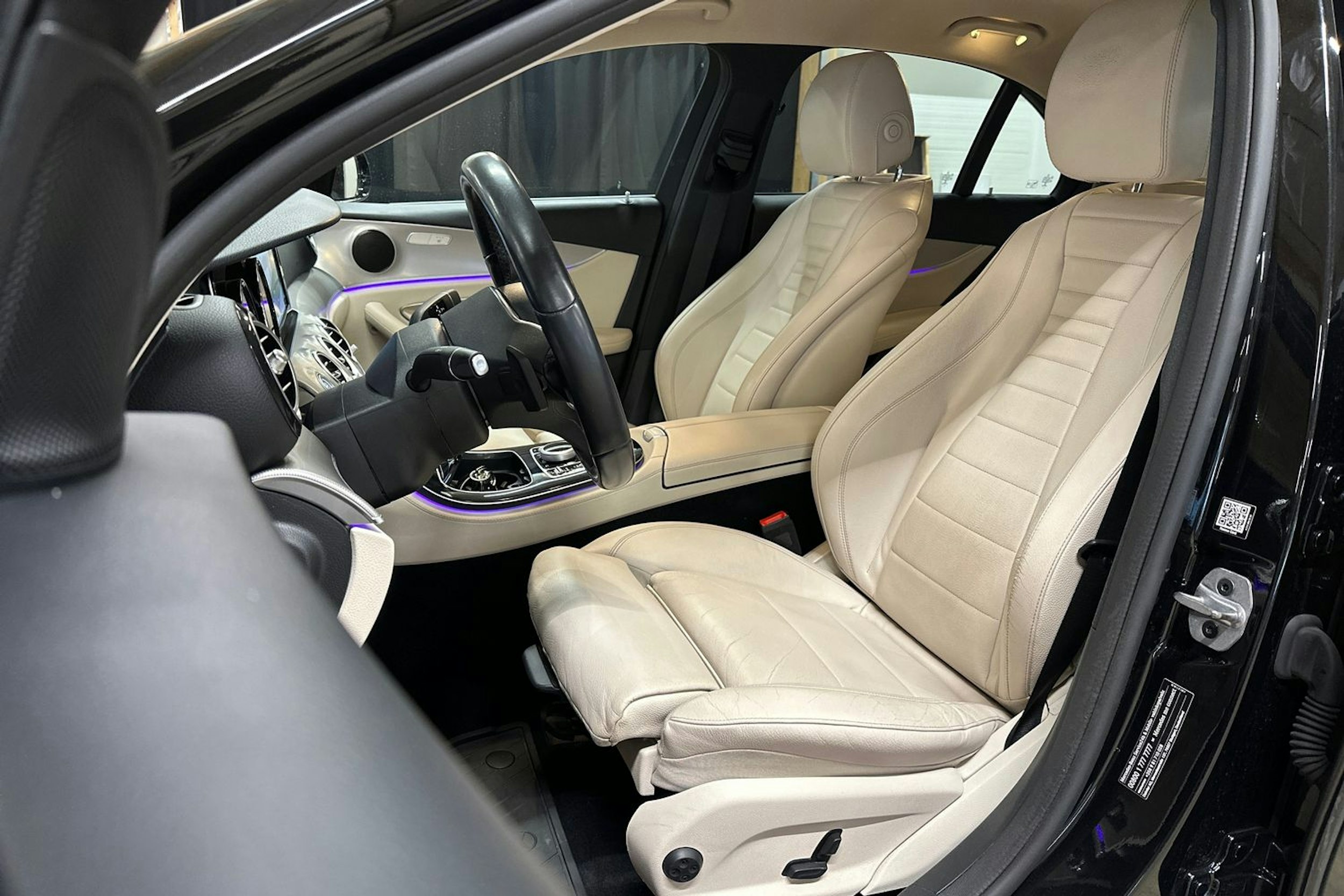 musta Mercedes-Benz E 2018 kuva 16.