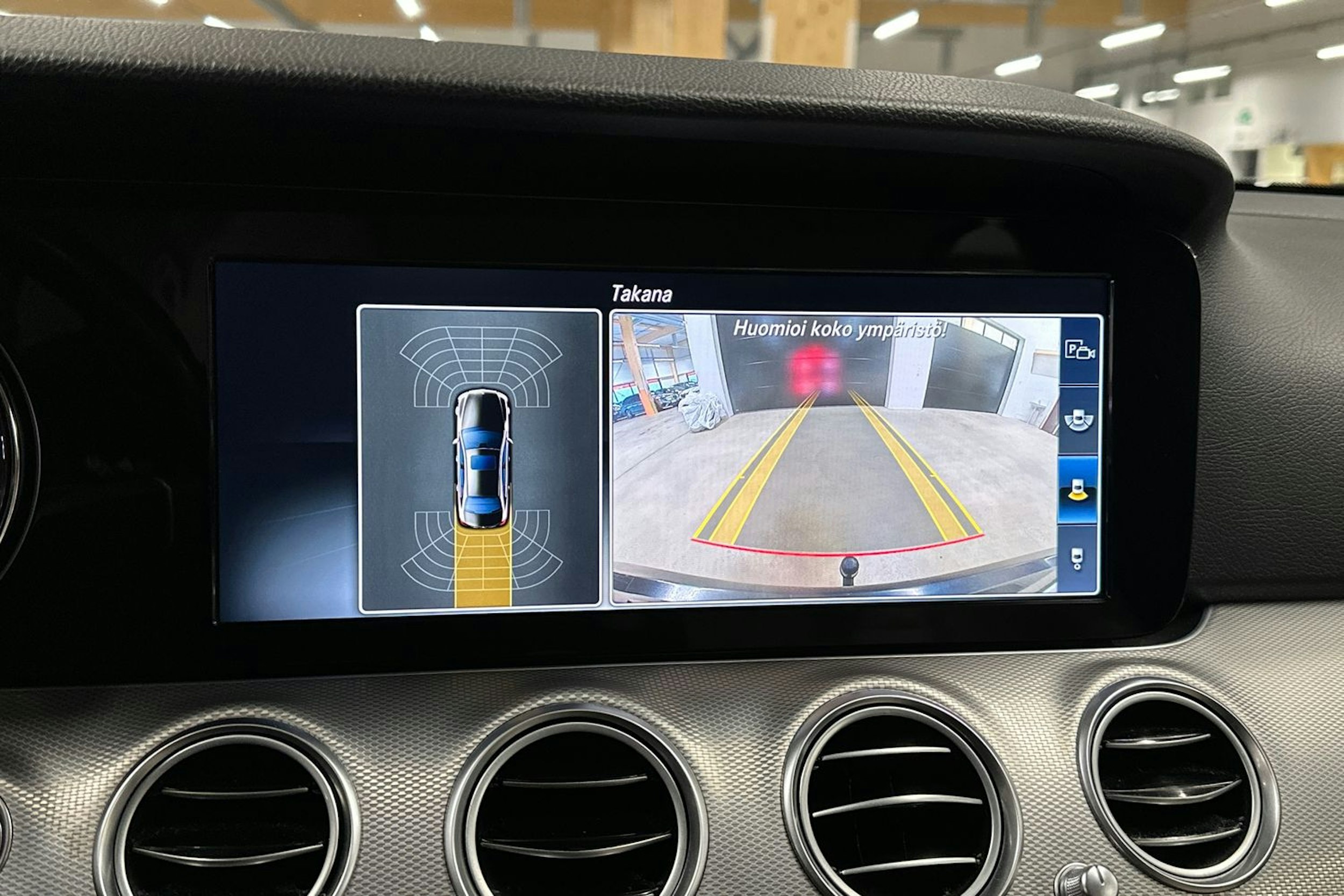 musta Mercedes-Benz E 2018 kuva 18.