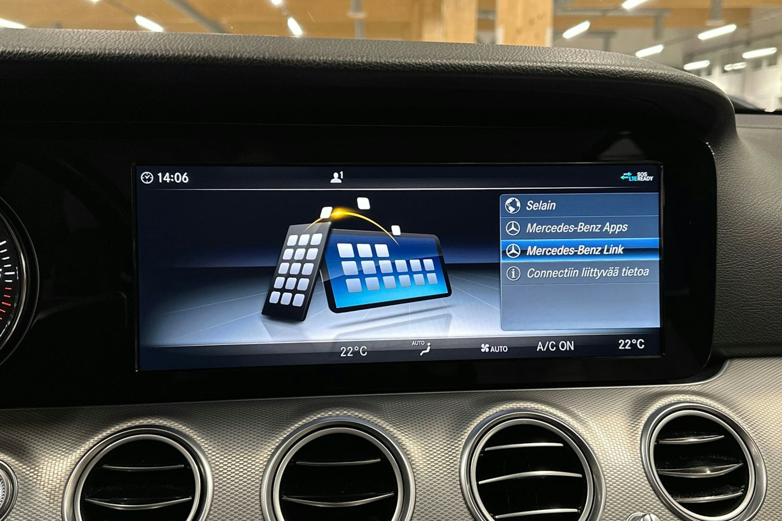 musta Mercedes-Benz E 2018 kuva 19.