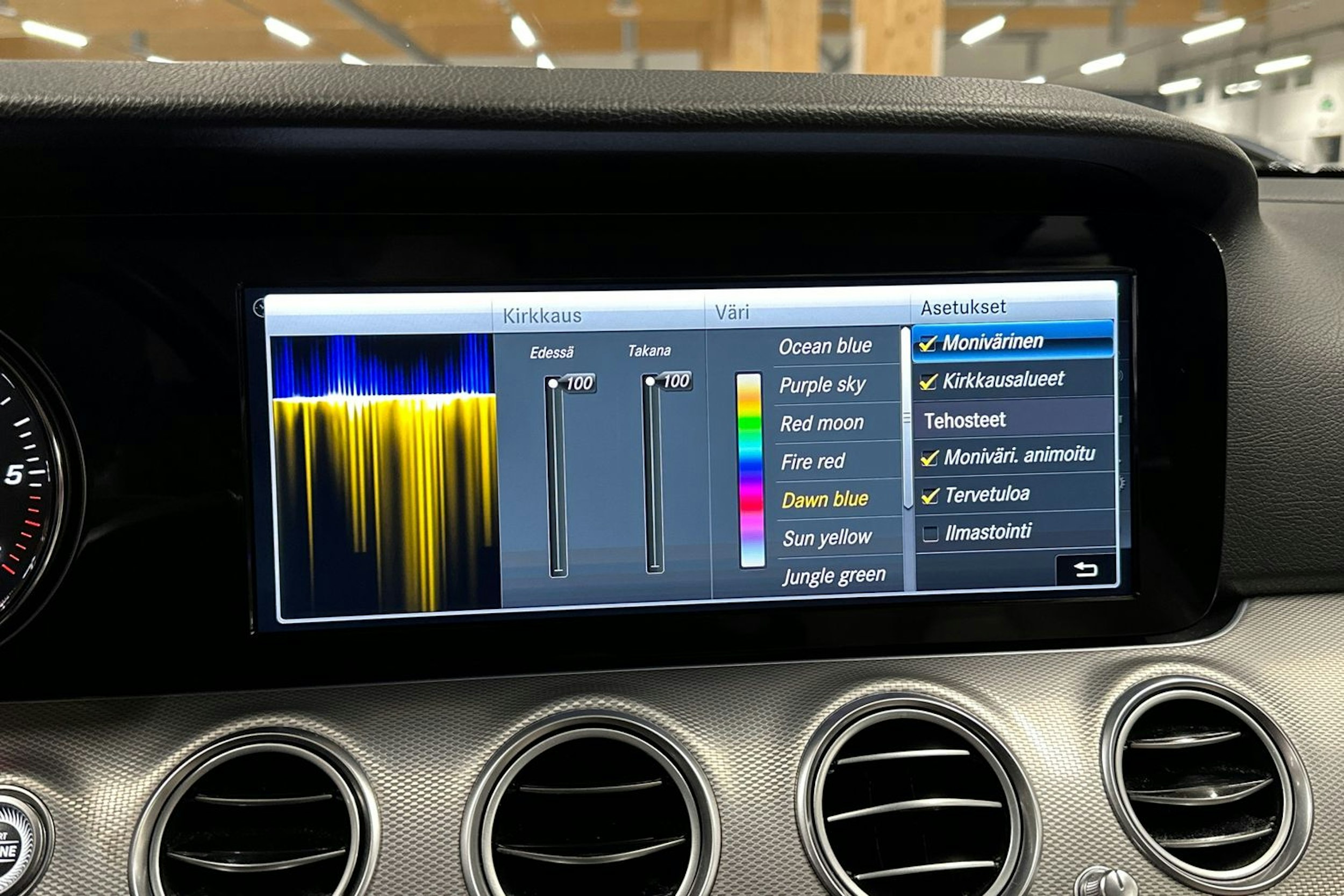 musta Mercedes-Benz E 2018 kuva 20.