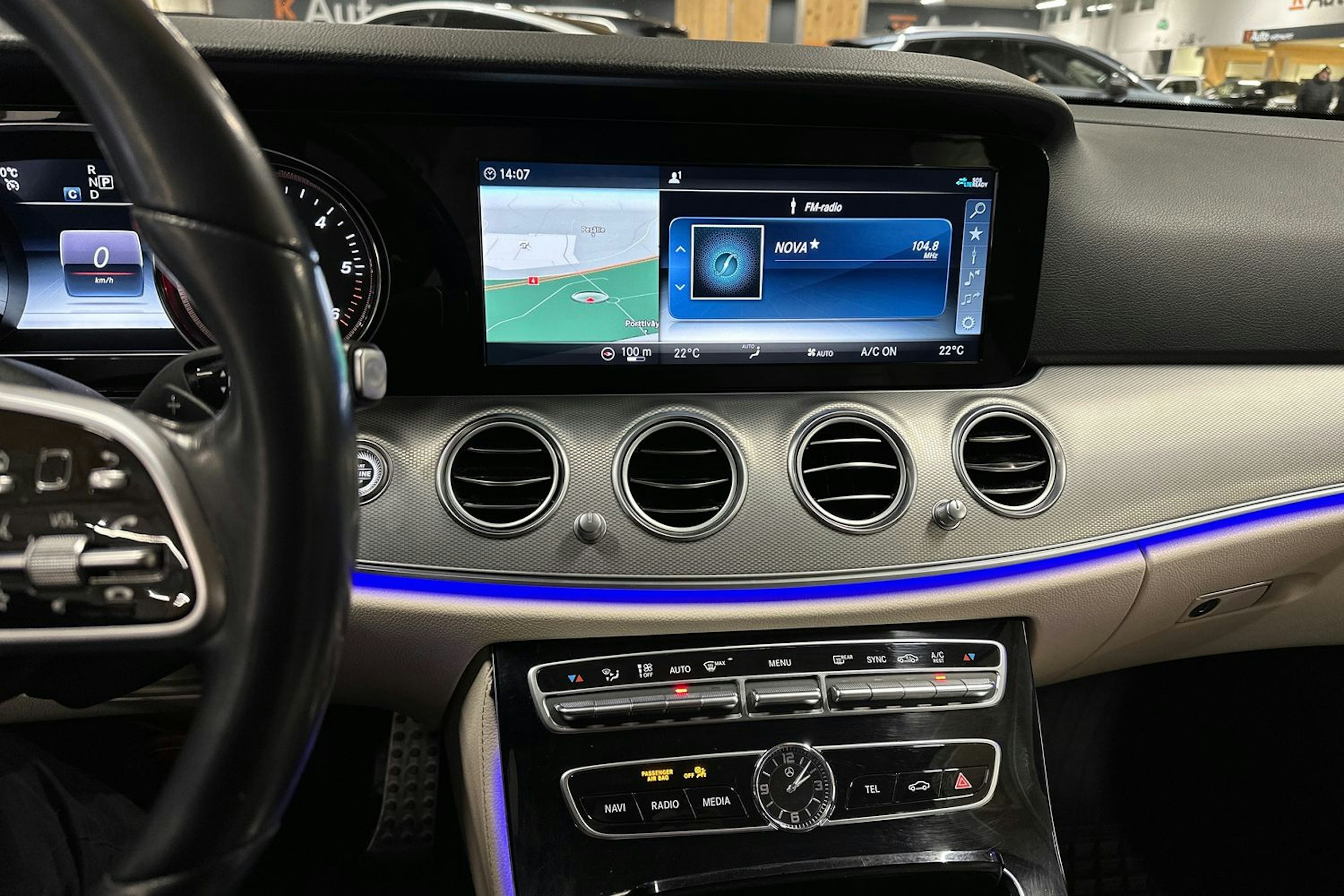 musta Mercedes-Benz E 2018 kuva 21.