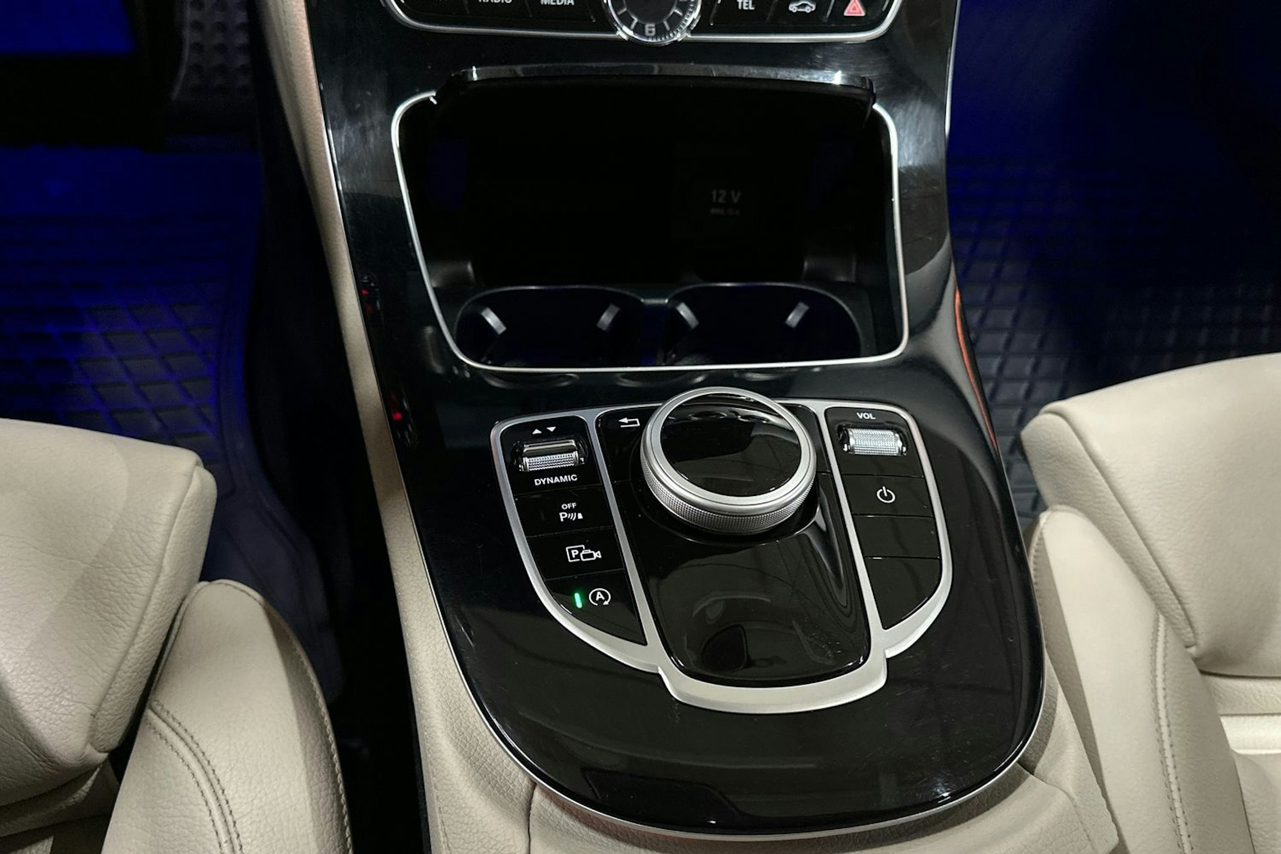 musta Mercedes-Benz E 2018 kuva 22.