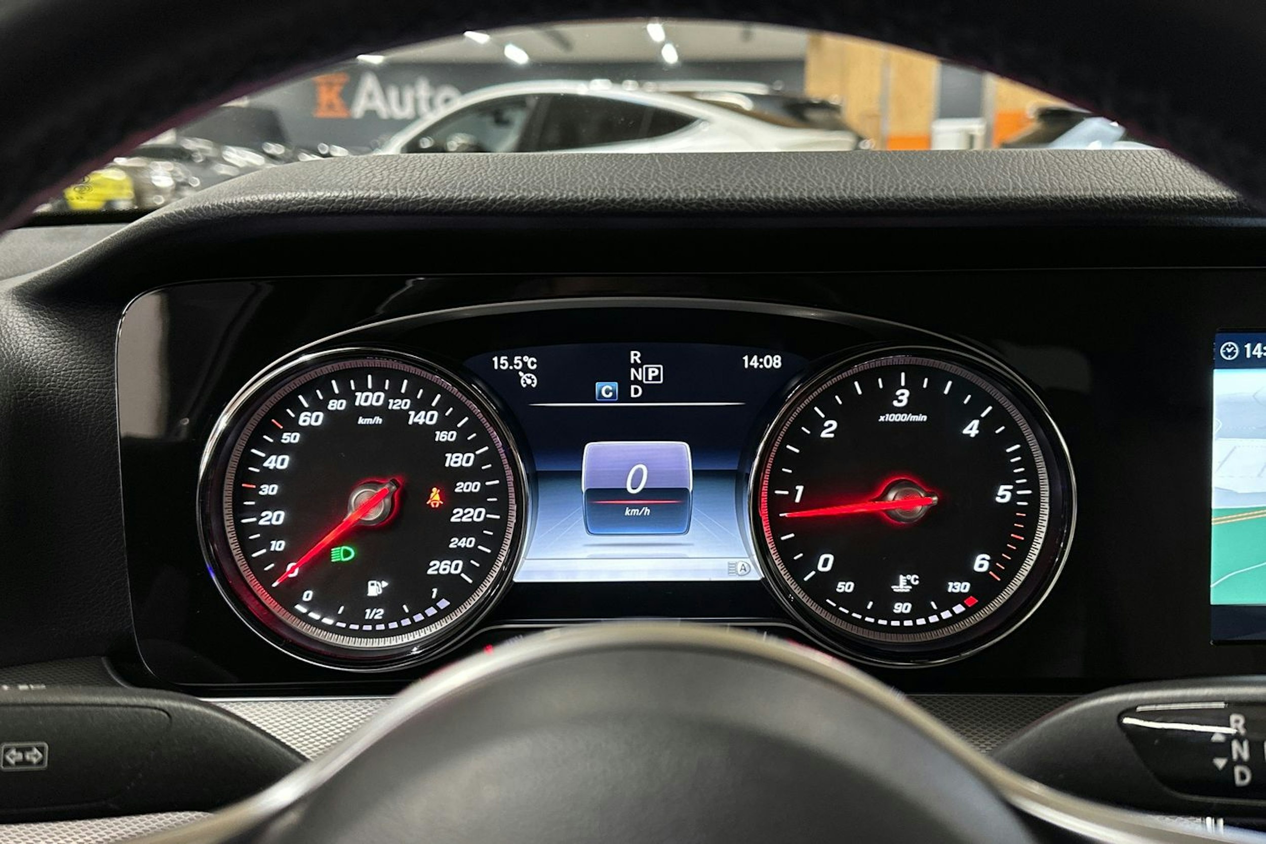 musta Mercedes-Benz E 2018 kuva 23.