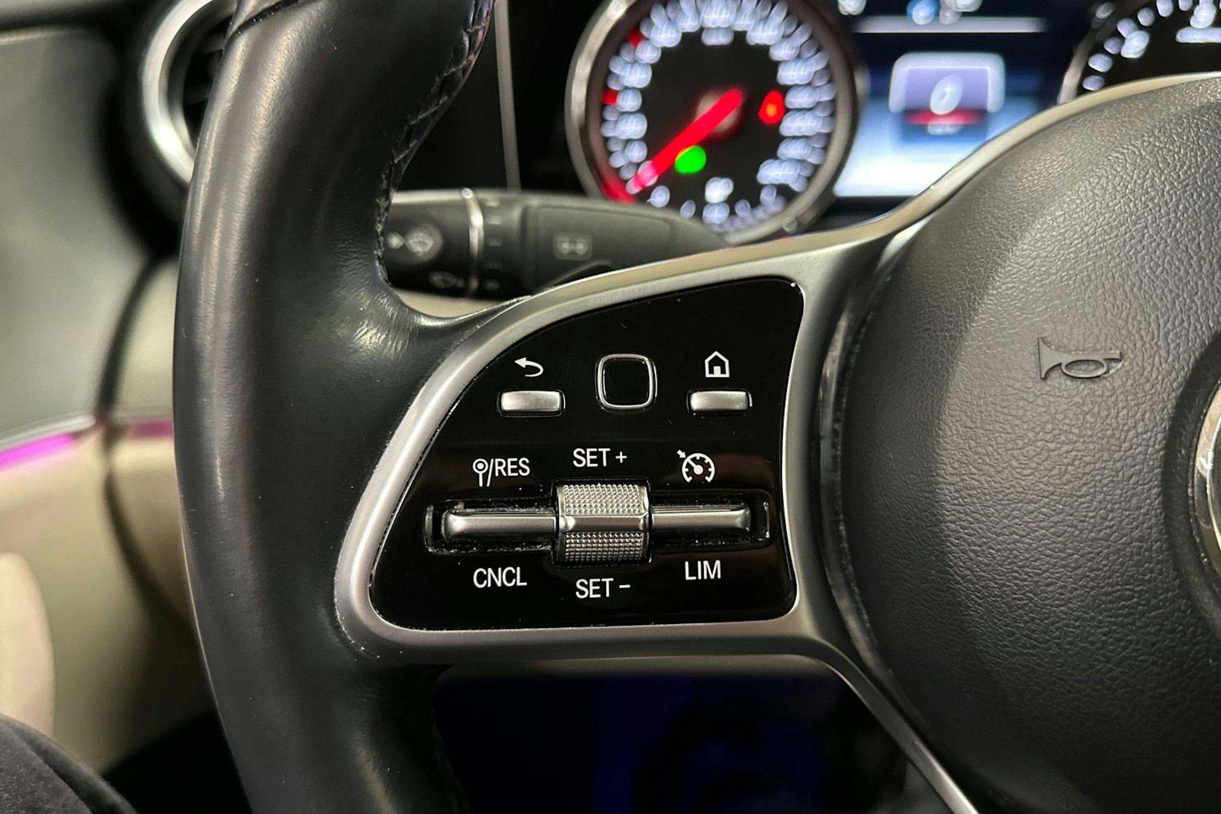 musta Mercedes-Benz E 2018 kuva 24.