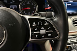 musta Mercedes-Benz E 2018 kuva 25.